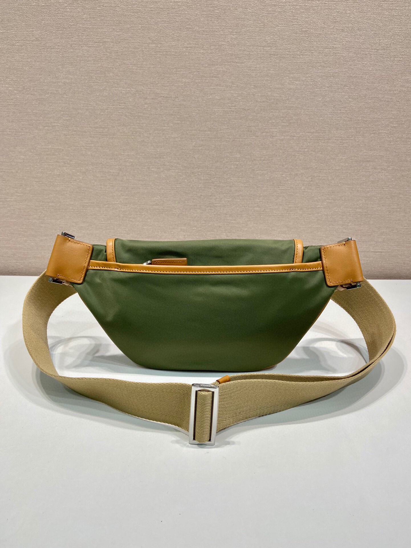 Louis Vuitton Classic Handcrafted Luxury Leather Shoulder Bag 4