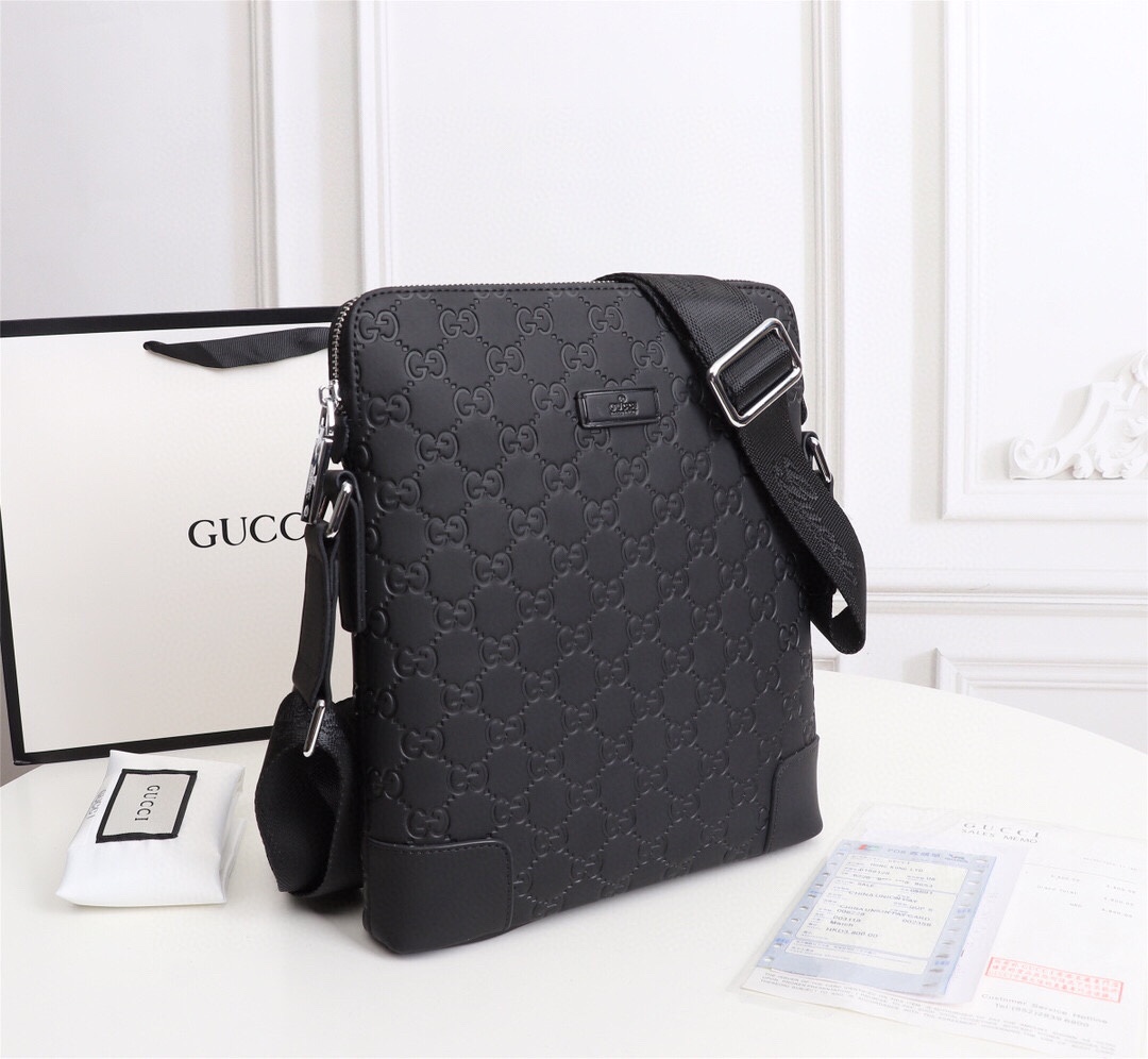 P、型号:K7-3~斜挎包黑色 古奇 GUCCI[得意]男士休闲系列👻👻👻挺阔流畅大方的楦型设计,以精 4