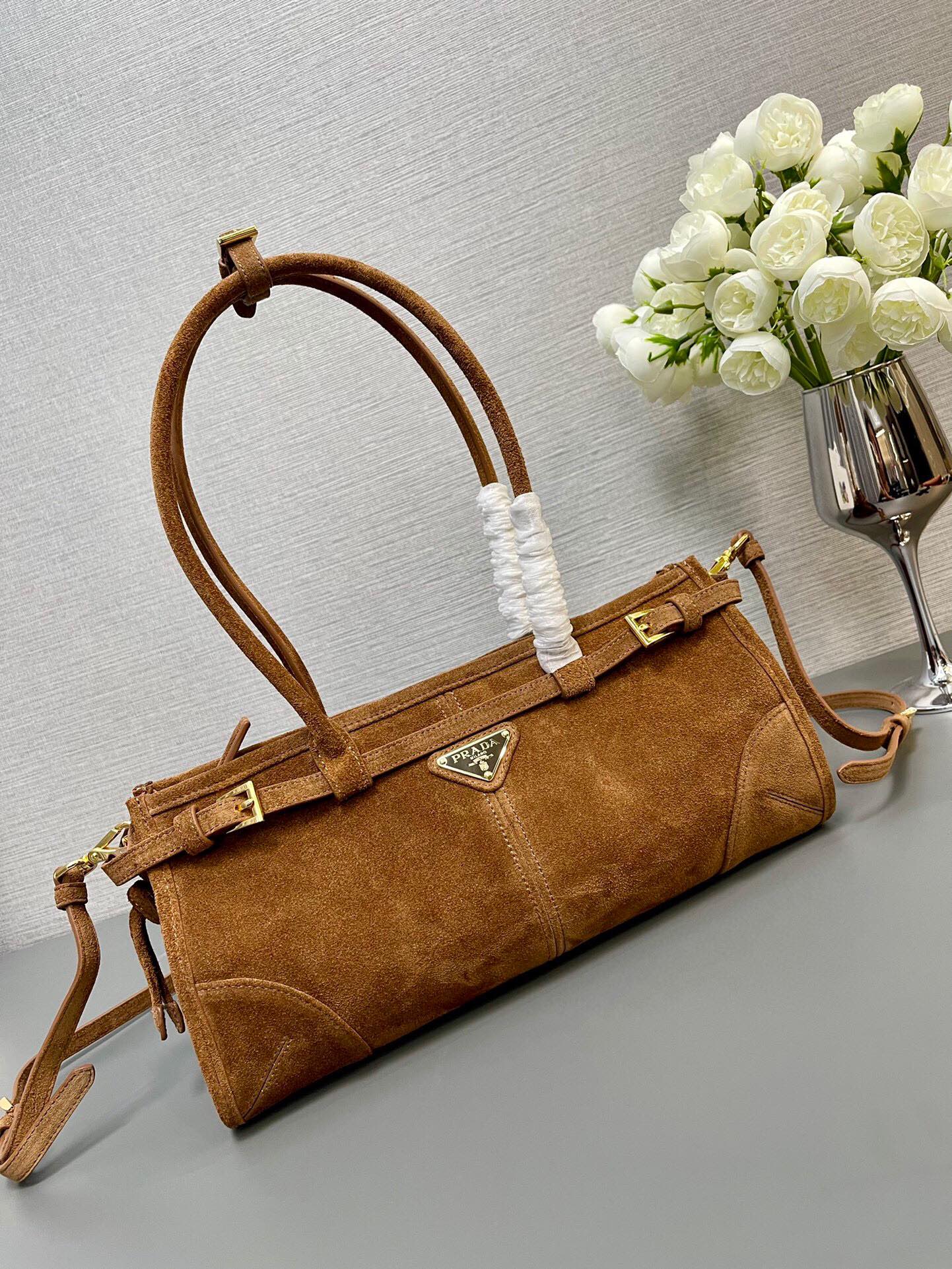 Moynat Classic Handcrafted Luxury Leather Shoulder Bag Ref 3