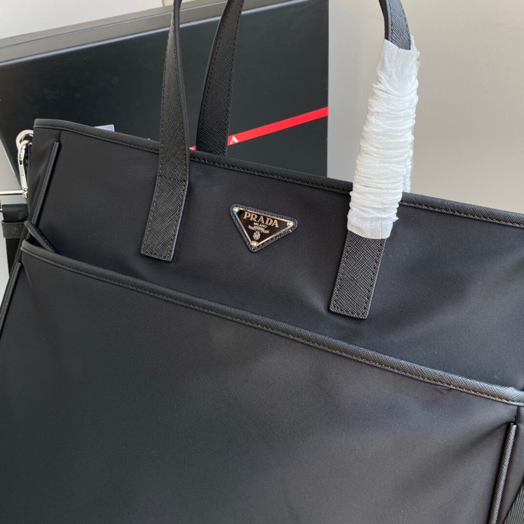 Jacquemus Classic Handcrafted Luxury Leather Shoulder Bag Ref.584A64FE 4