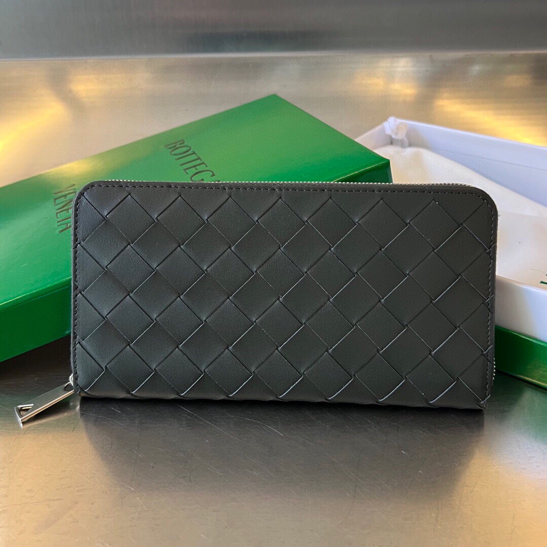 原单、【原厂皮特级】BV编织环绕式拉链钱包黑色，8个卡位、2个纸币隔层、2个额外口袋、1个拉链零钱包，拉链开合，材料原厂牛皮，衬里原厂牛皮，配件拉牌银色饰面，尺寸19 x10 x2cm，型号742332