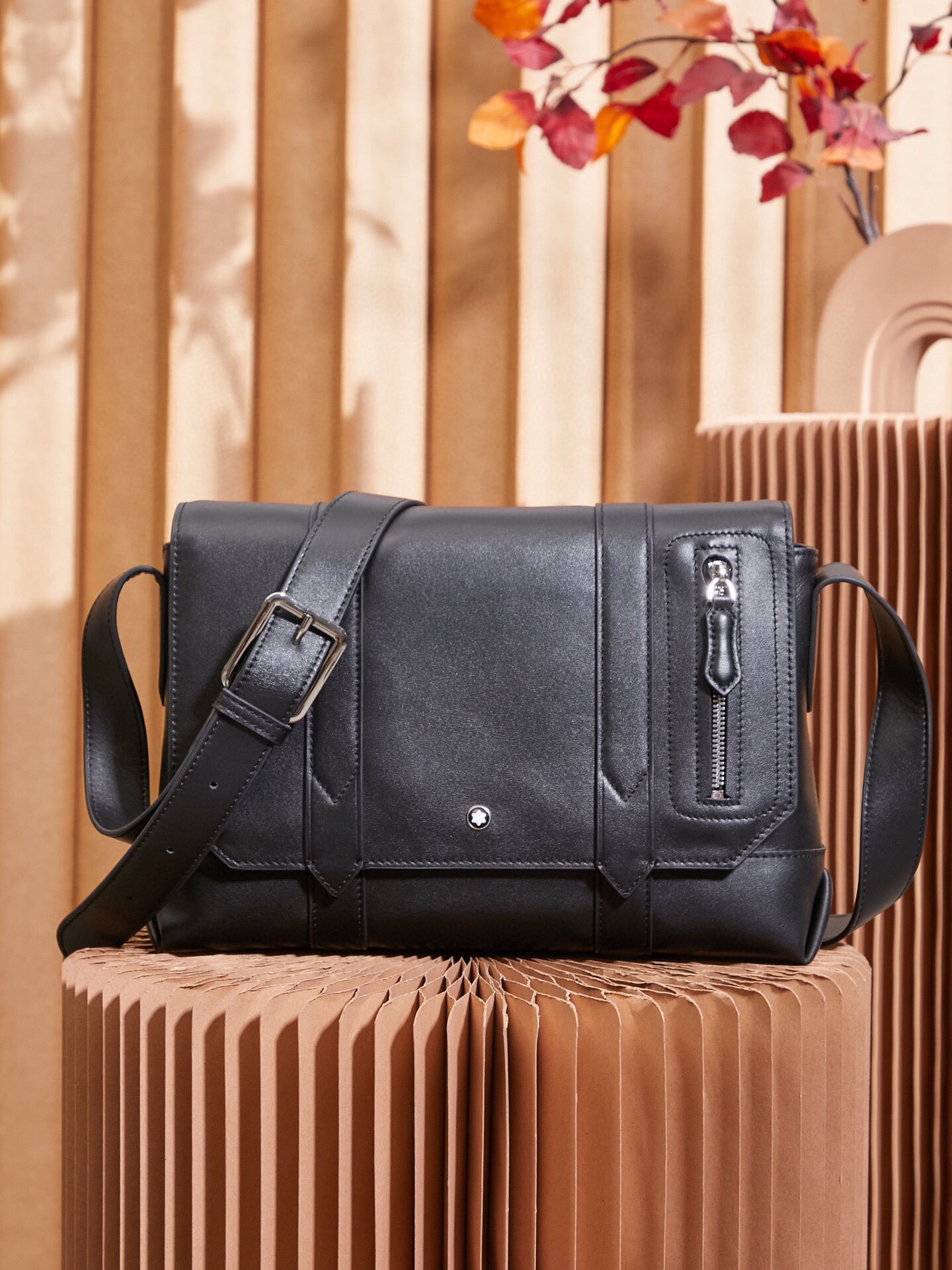 Montblanc Sac Messager Mini en Cuir Souple Noir - Élégance au Quotidien