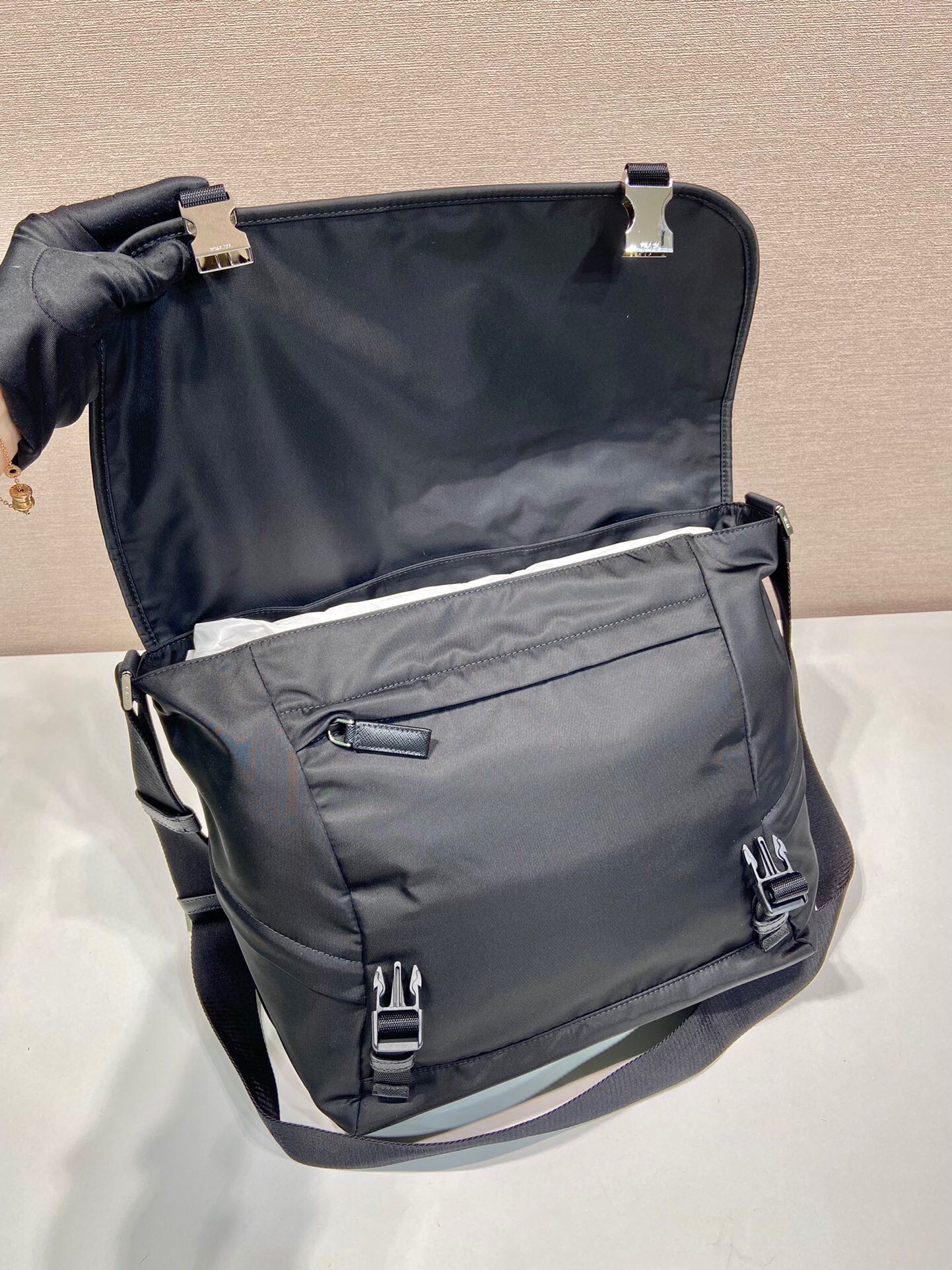 Prada Re-Nylon Messenger Bag with Buckle Closure, Black, 30x27.5x14.5cm 7 i1747885867 6194 5