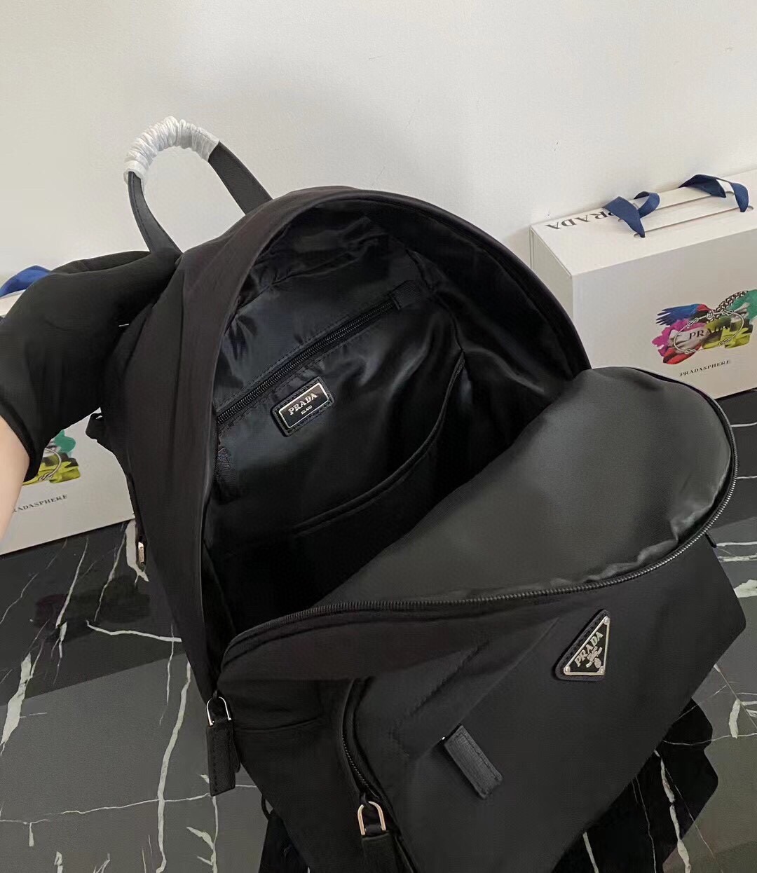 תרי הגב שחור ניילון Prada - קלאסיקה ונוחות בסגנון אחד! 10 i1750311987 9452 1
