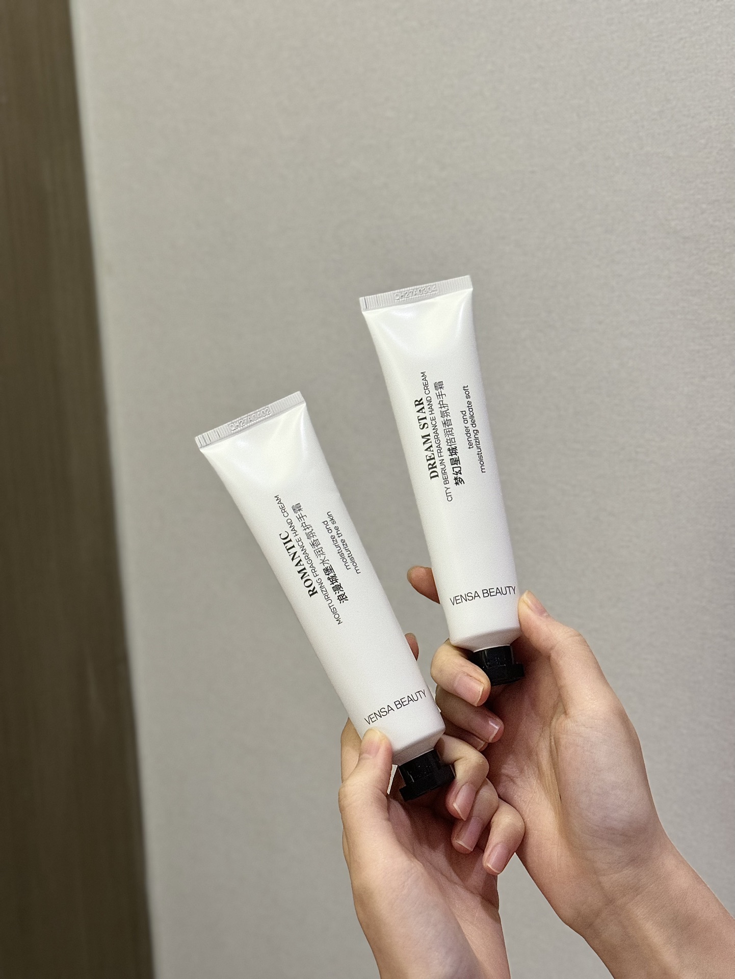 Designed for severely dry skin in cooler seasons, this intensive hand cr - Comprehensive 4