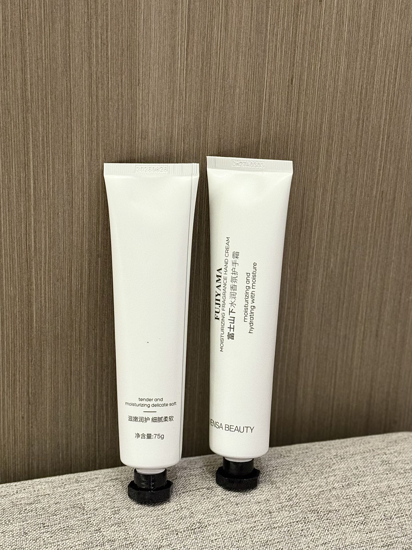 Designed for severely dry skin in cooler seasons, this intensive hand cr - Comprehensive 6
