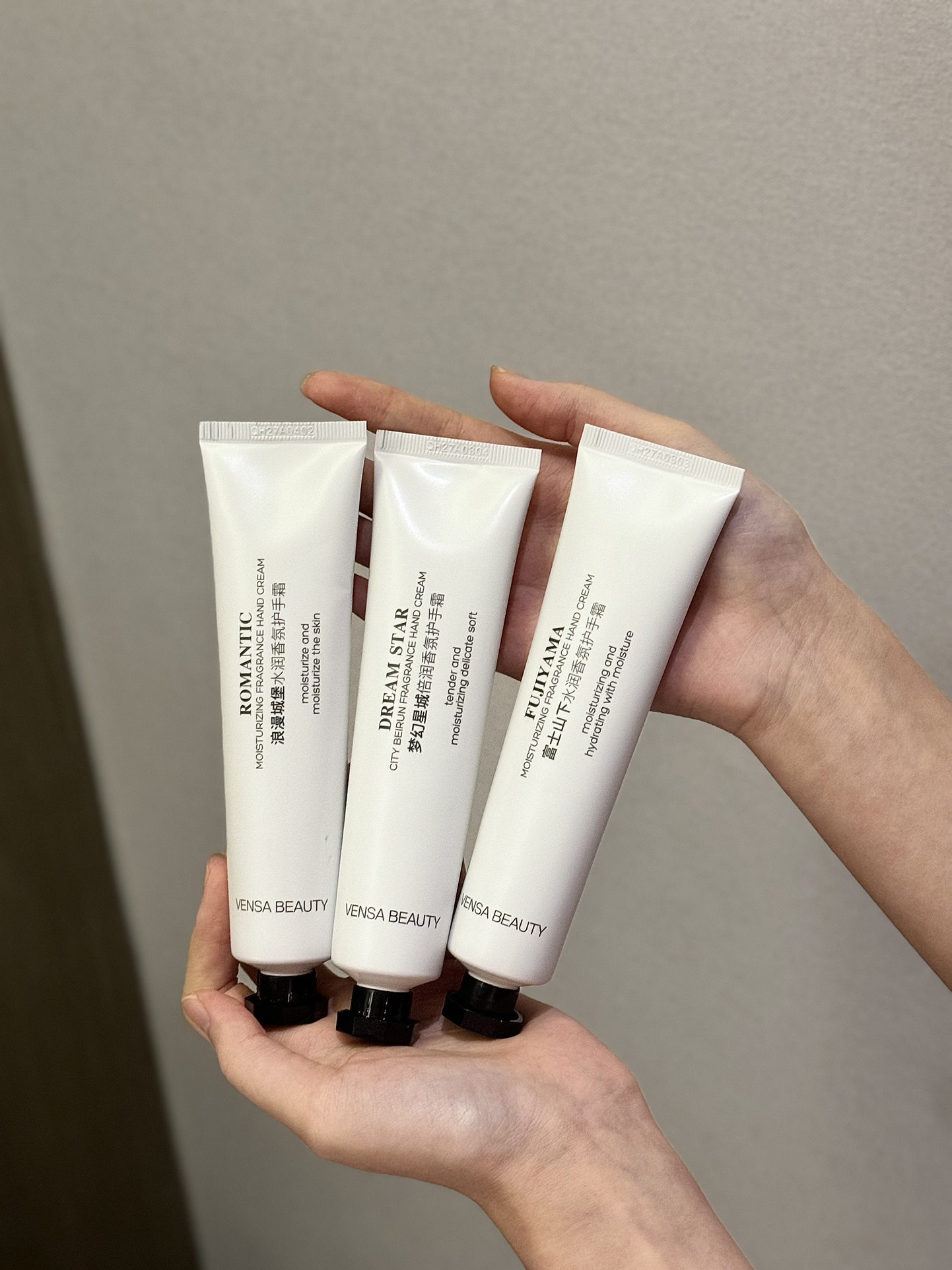 Designed for severely dry skin in cooler seasons, this intensive hand cr - Comprehensive 3