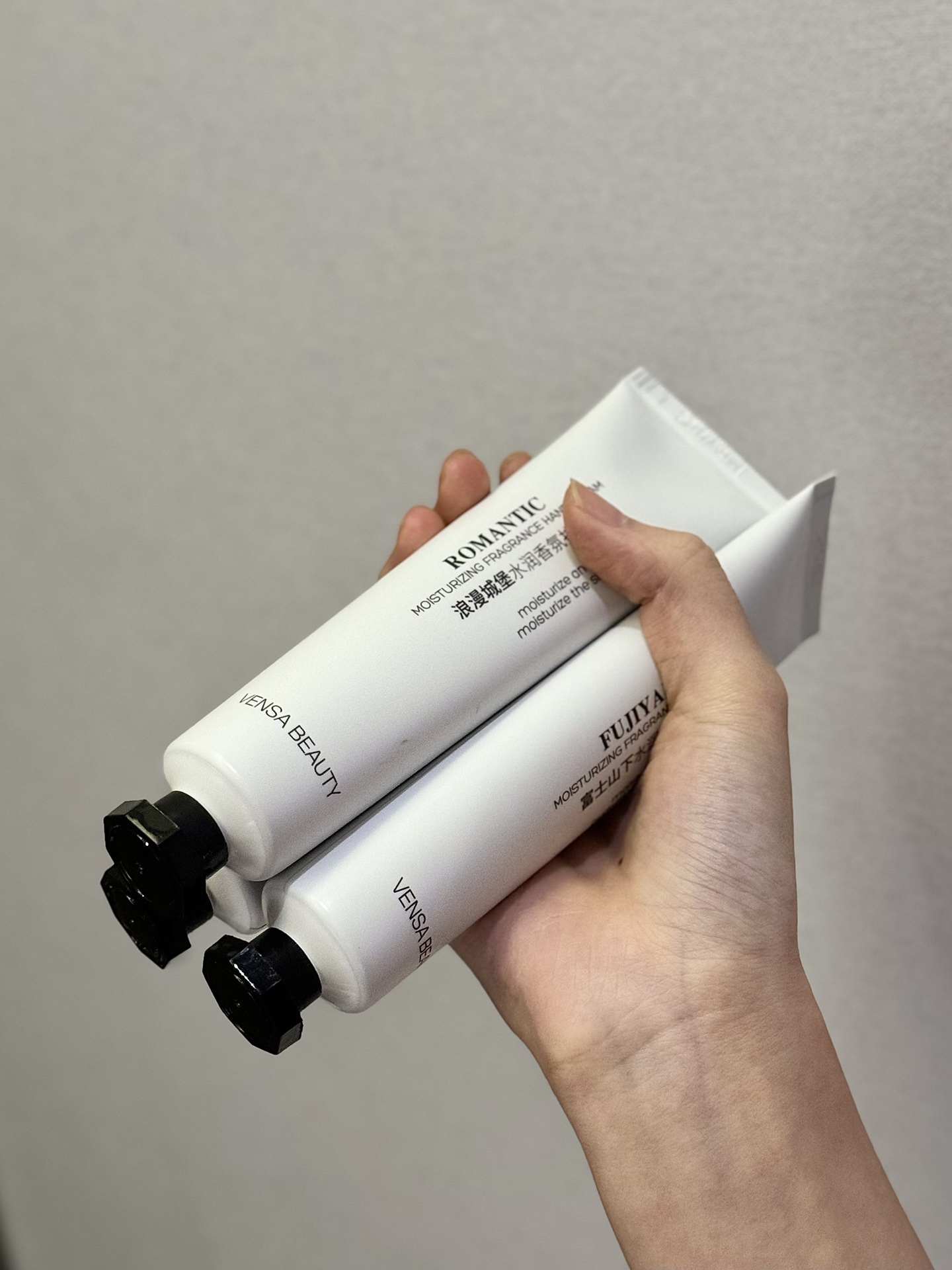 Designed for severely dry skin in cooler seasons, this intensive hand cr - Comprehensive 7