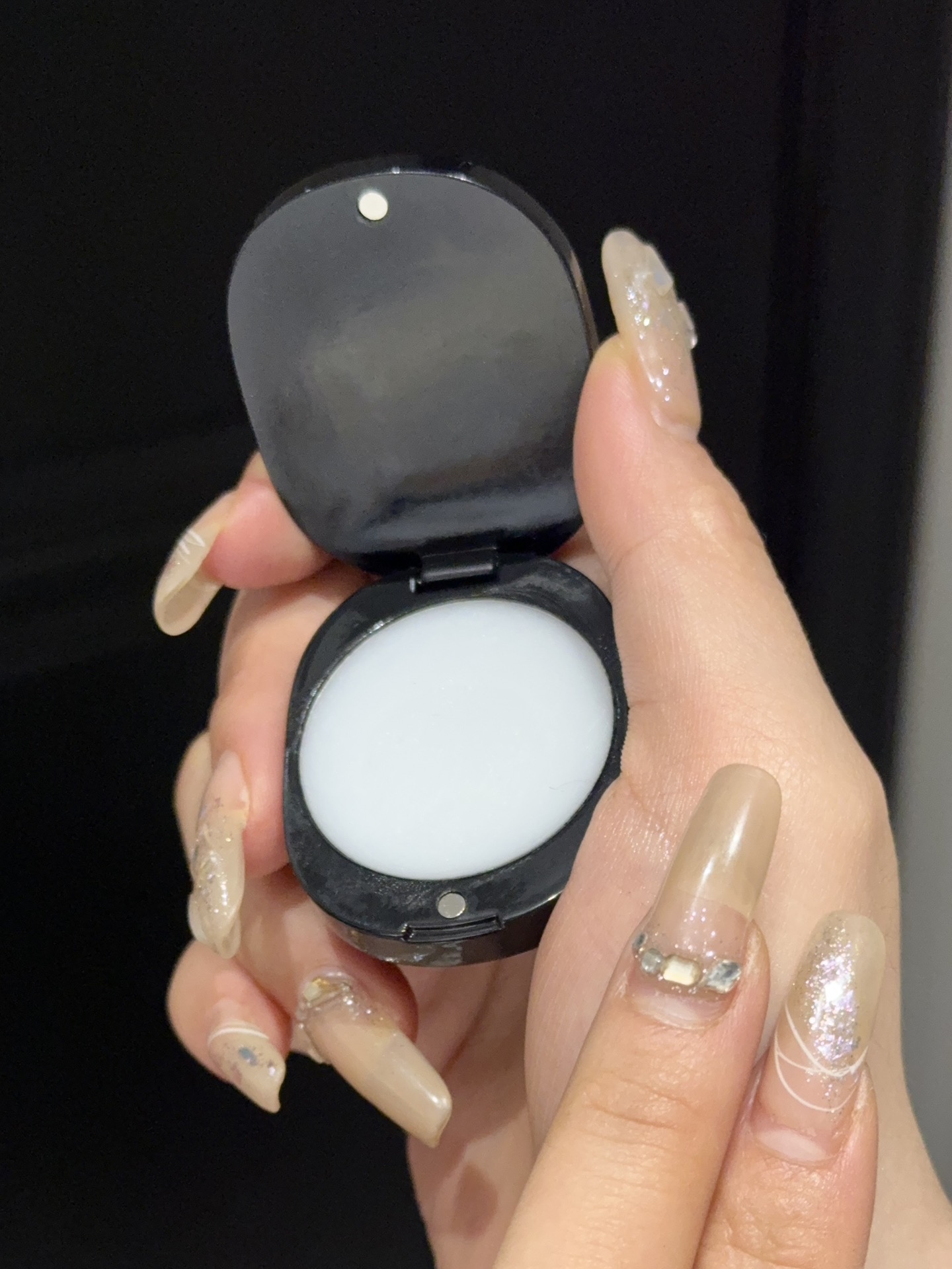 this portable piece fits seamlessly into any handbag with minimal - Comprehensive 9