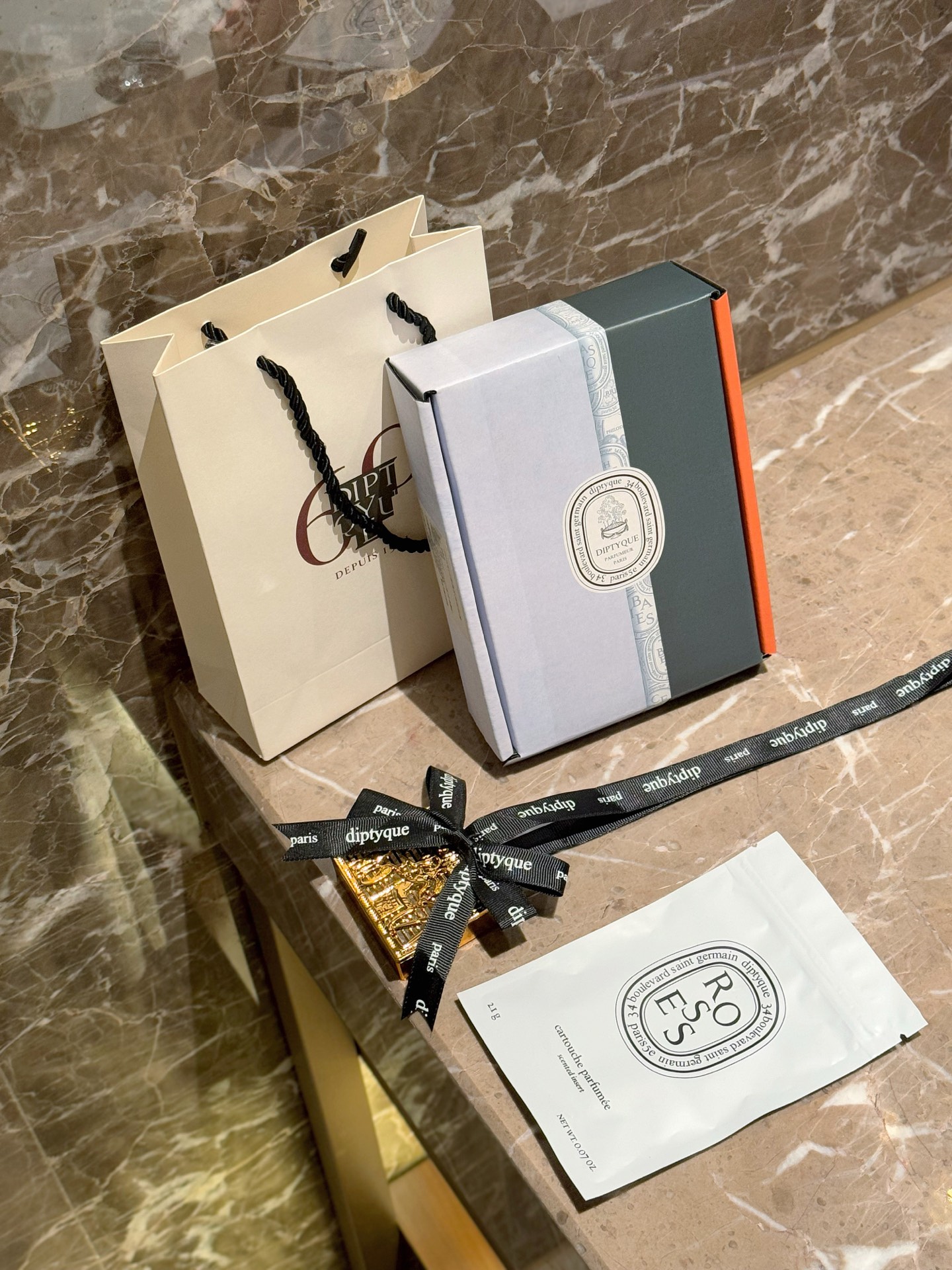 ⚫️&nbsp;越闻越上头&mdash;&mdash;每一个香型都是满满的高级香
每次闻到它总能让焦虑的心情放松下来，跟哈曼卡顿环绕声一起，身心进入全新状态，如果你也喜欢：高级、木质、中性、清爽调调的香氛，那这款车载香薰真的可以闭眼入