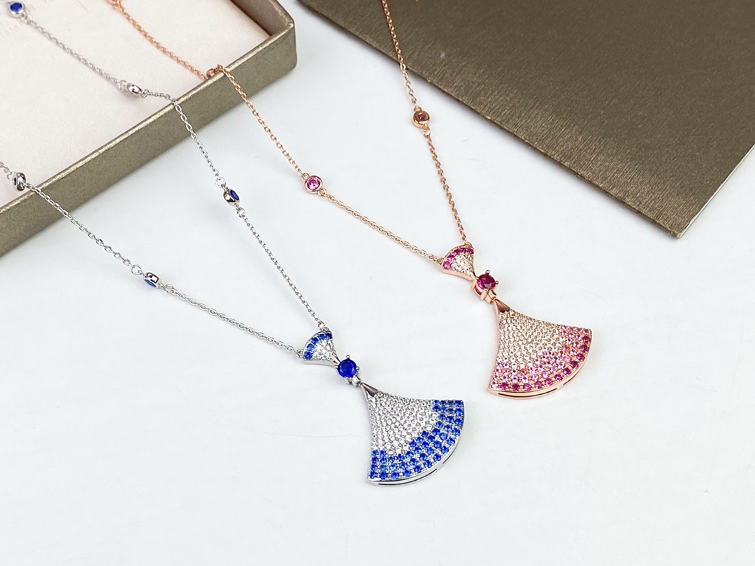 💰238🌟BVLGARI宝格丽渐变彩钻裙子项链🌟DIVAS DREAM系列项链 美艳绝伦💕粉色蓝宝石加钻石的渐变效果简直美呆了🤩链长45cm💰