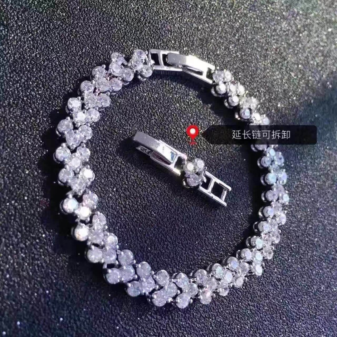 #施华洛世奇#SWAROVSKI满镶水晶手链专柜限量别致亮眼️️采用进口奥地利水晶精心密缀配合专柜一致金