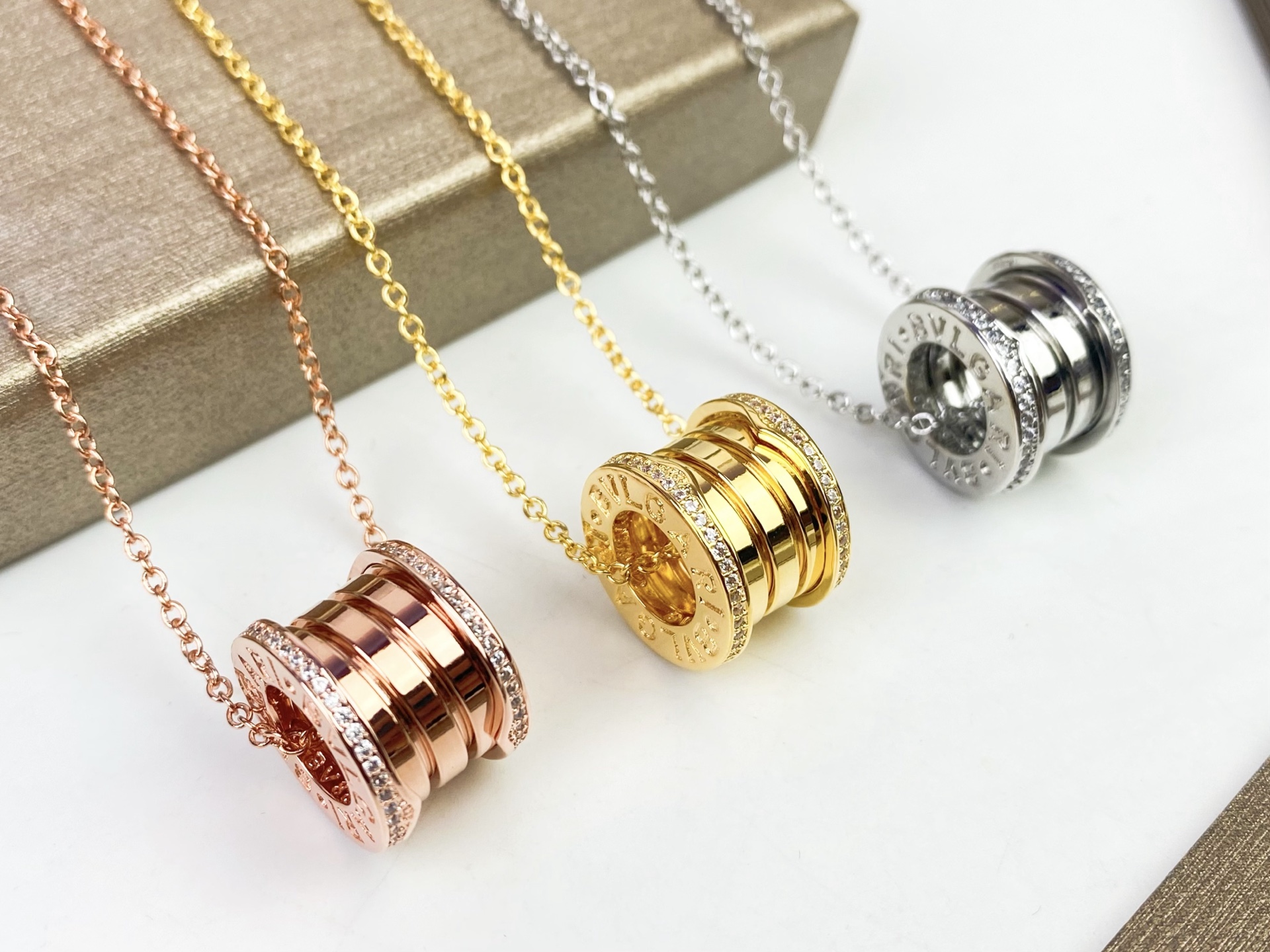 Bvlgari BVLGARI宝格丽B ZERO1系列镶钻弹簧项链