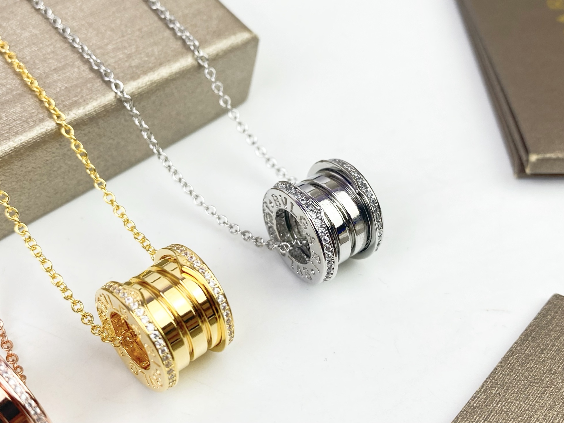 Bvlgari BVLGARI宝格丽B ZERO1系列镶钻弹簧项链