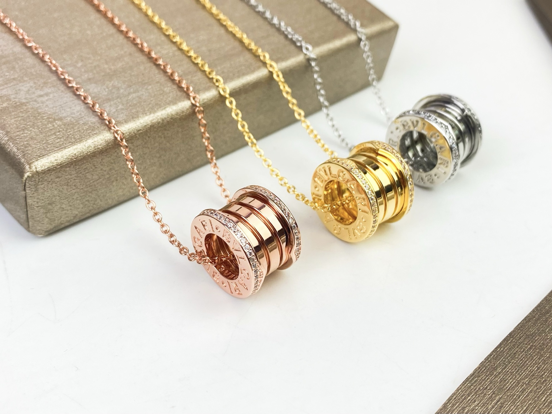 Bvlgari BVLGARI宝格丽B ZERO1系列镶钻弹簧项链