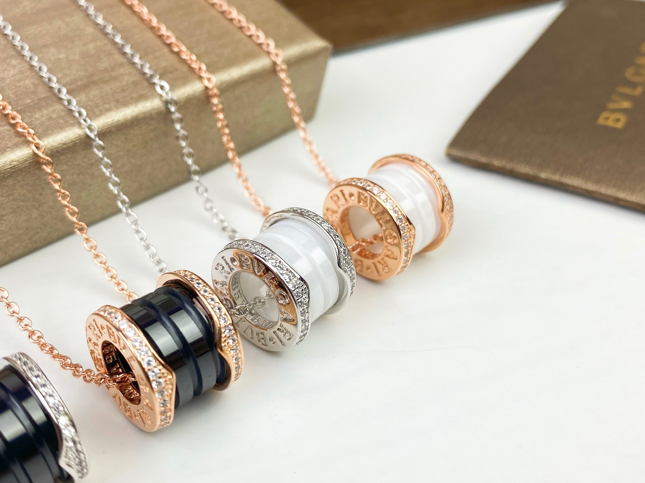 Bvlgari BVLGARI宝格丽B ZERO1系列带钻陶瓷项链