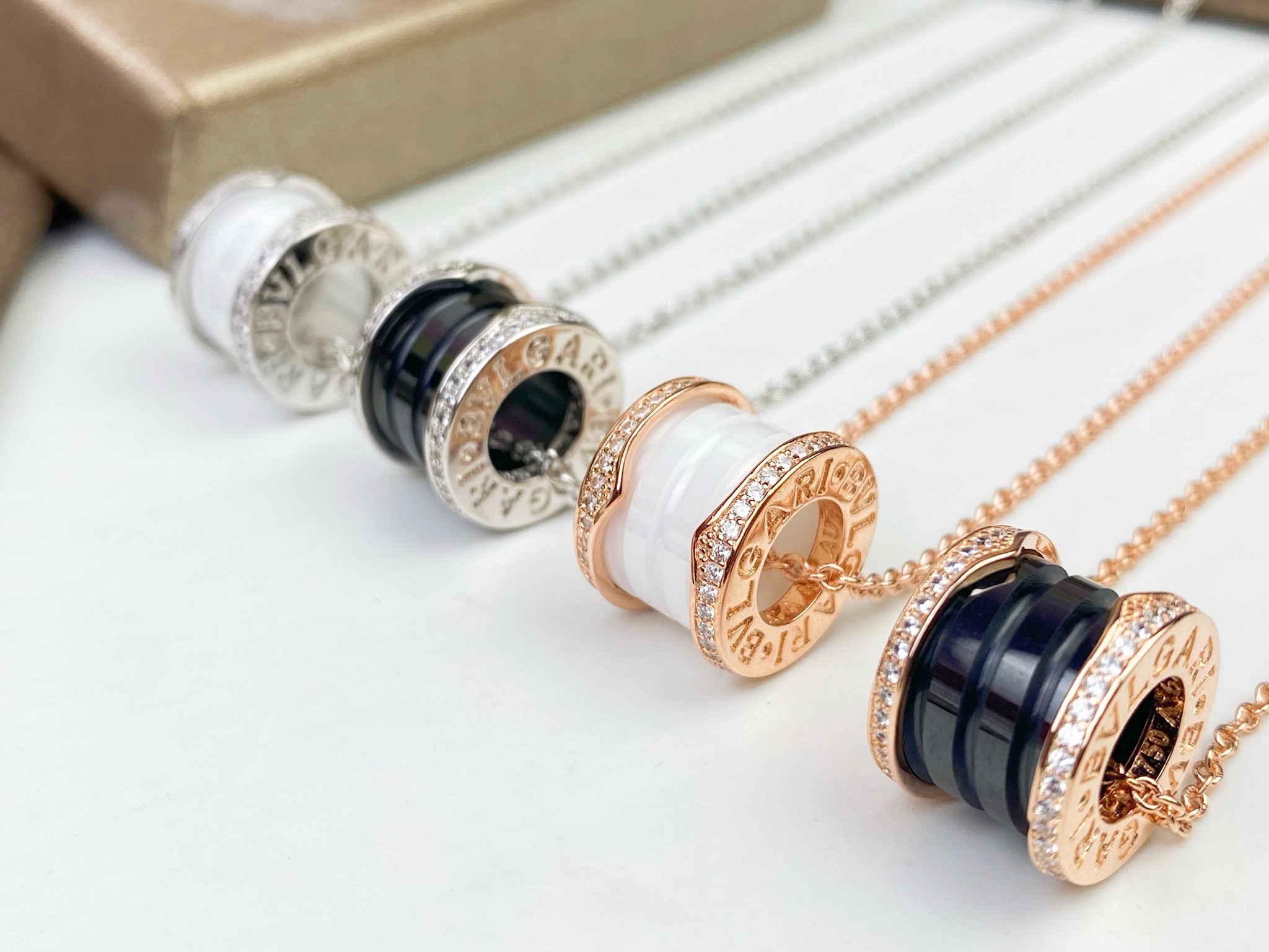 Bvlgari BVLGARI宝格丽B ZERO1系列带钻陶瓷项链