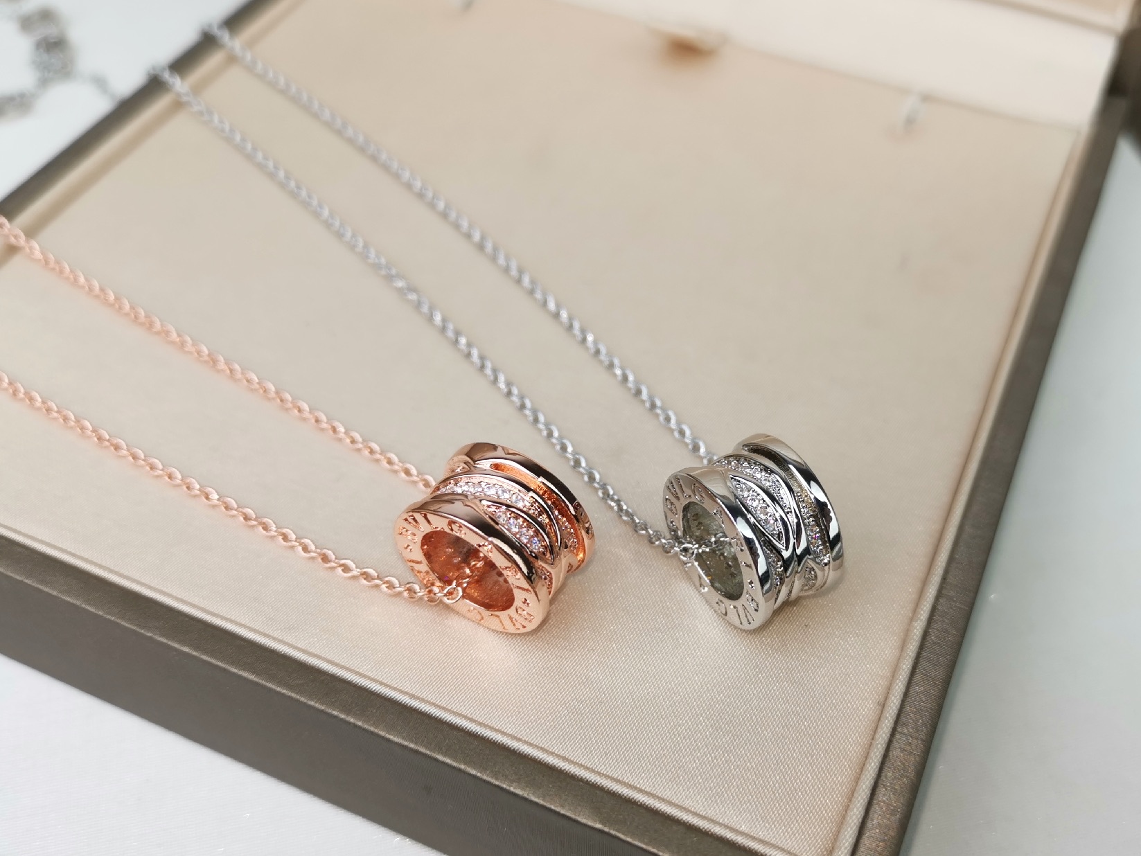 Bvlgari BVLGARI 宝格丽 镂空带钻项链