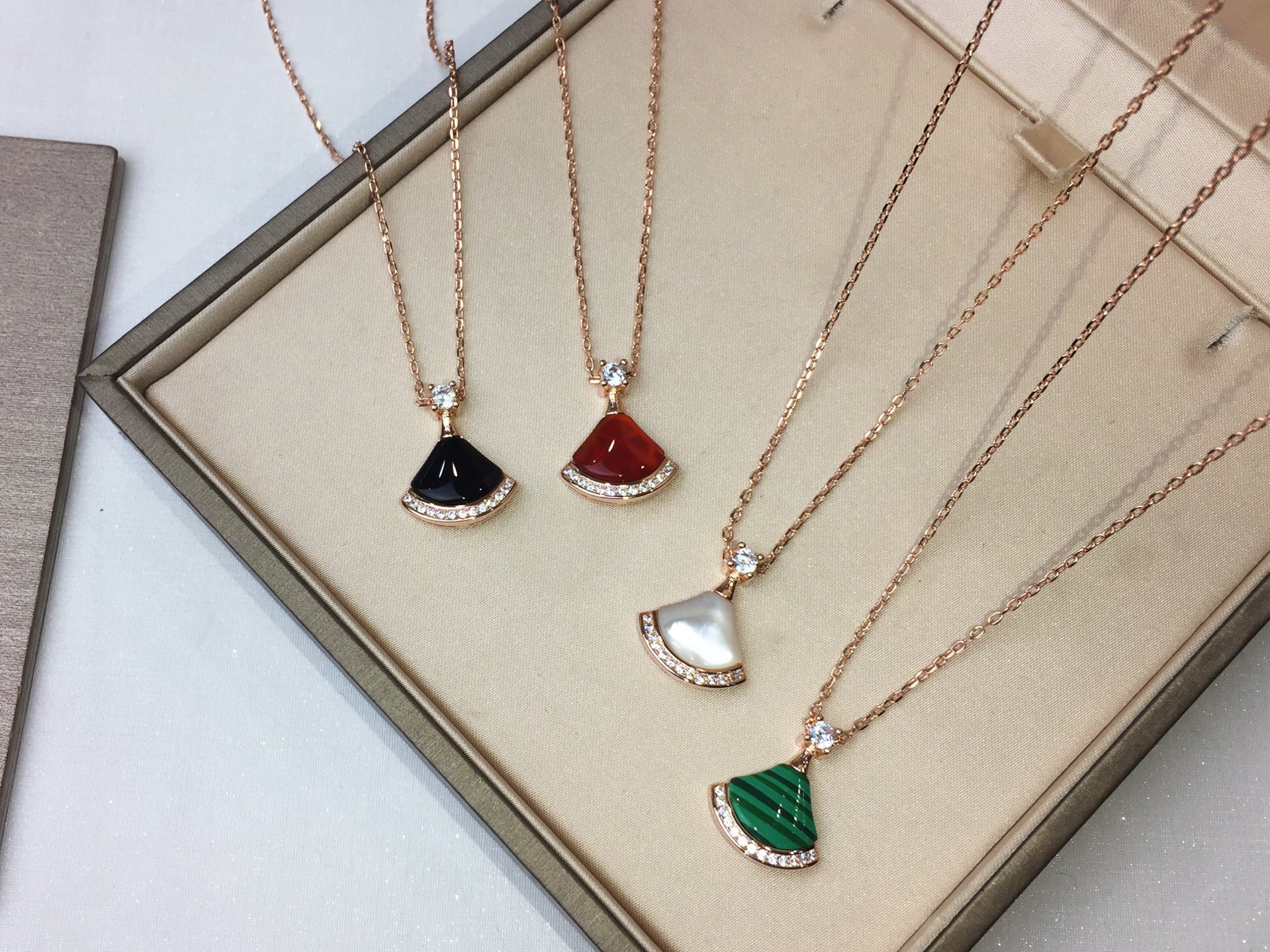 Bvlgari BVLGARI Diva 裙子项链