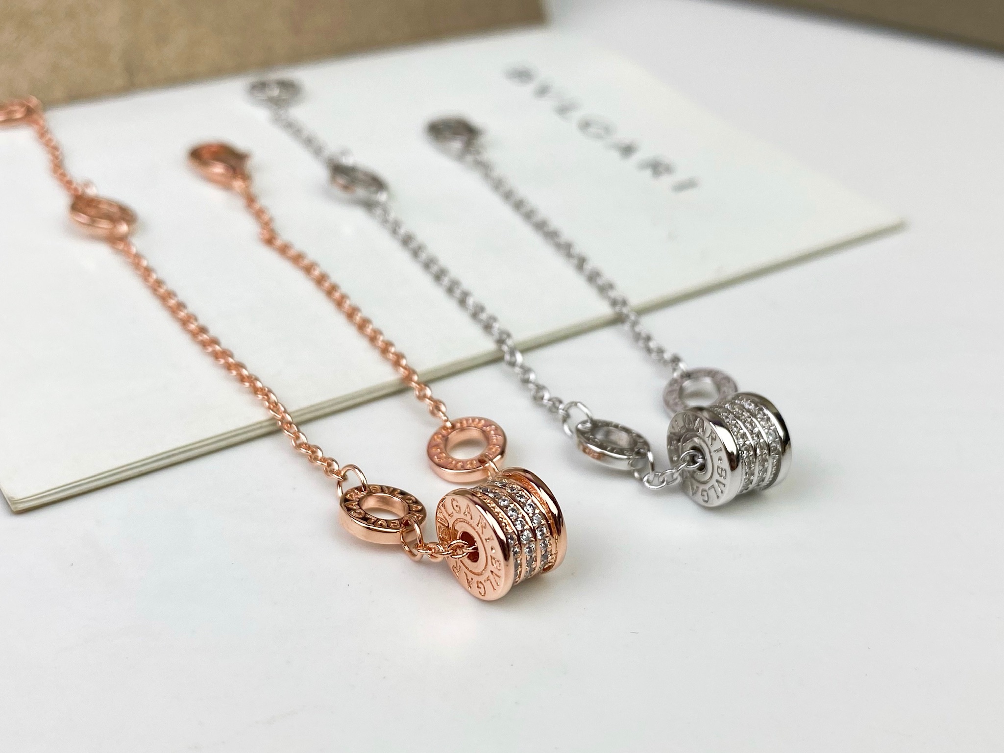 Bvlgari BVLGARI宝格丽螺纹三排钻手链