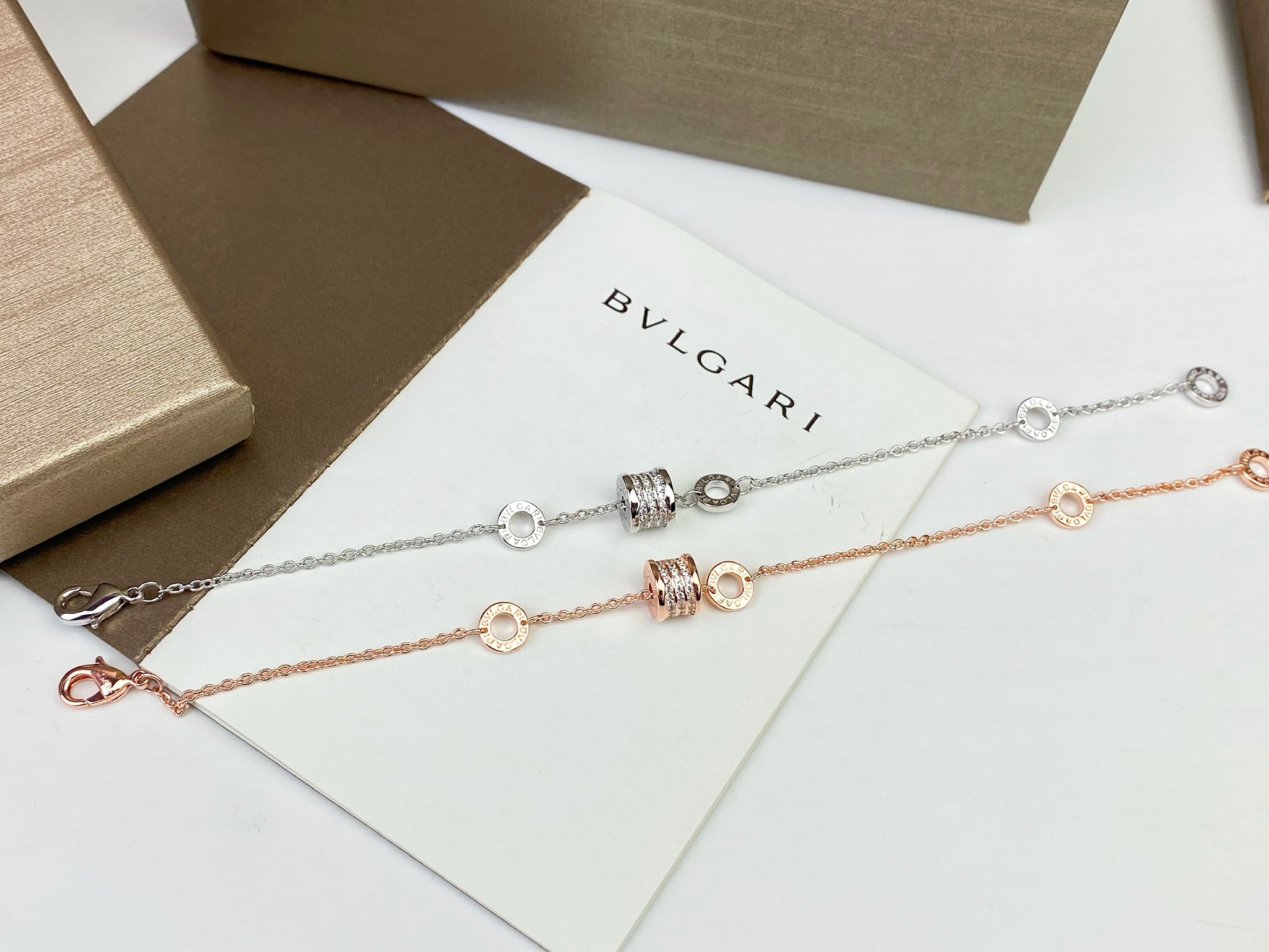 Bvlgari BVLGARI宝格丽螺纹三排钻手链