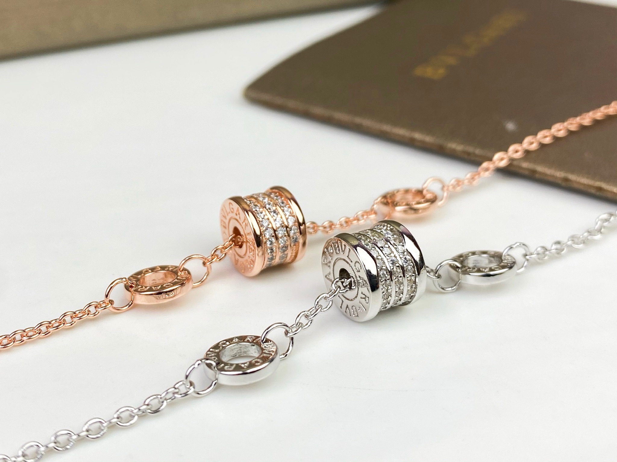 Bvlgari BVLGARI宝格丽螺纹三排钻手链