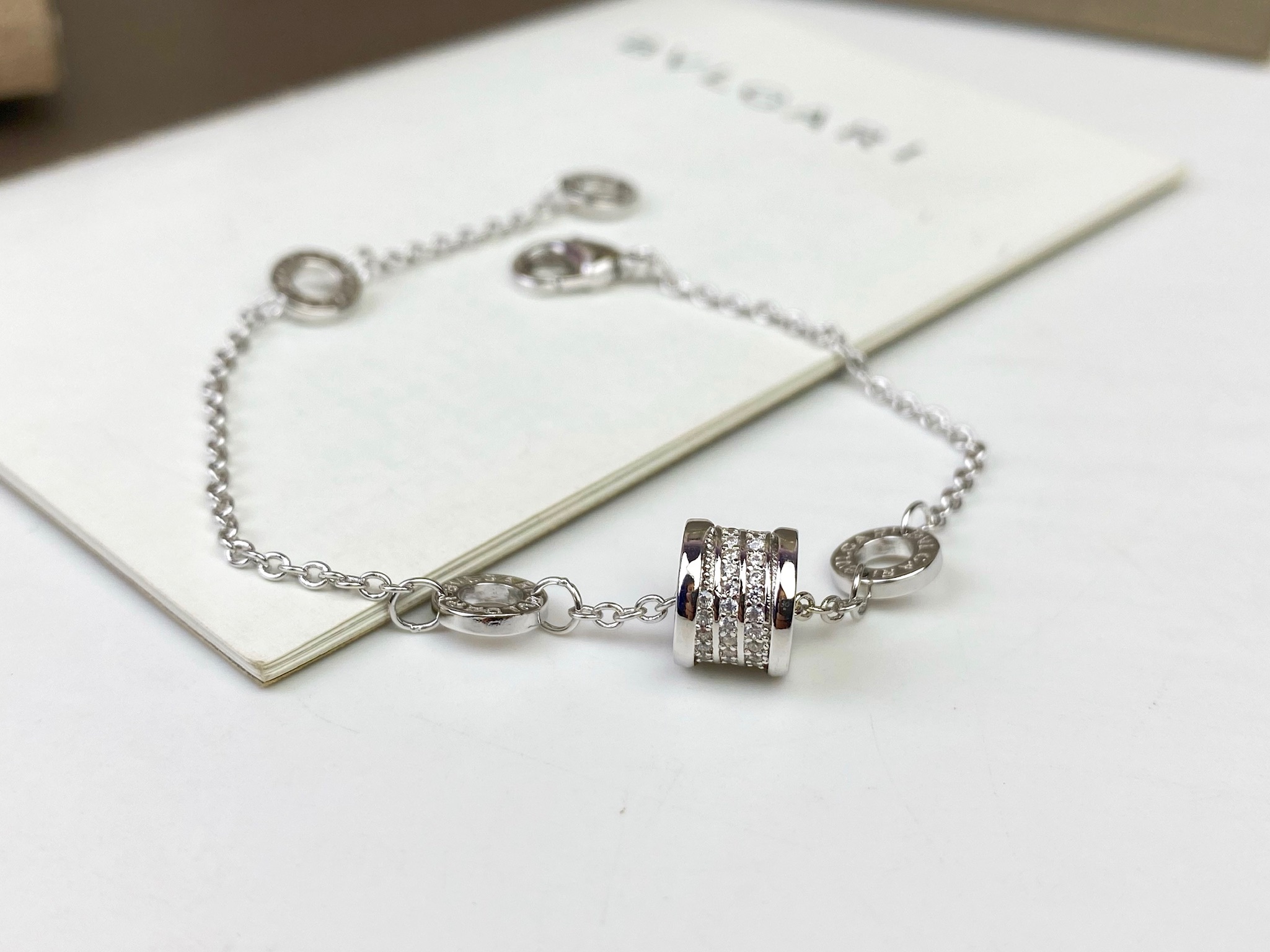 Bvlgari BVLGARI宝格丽螺纹三排钻手链