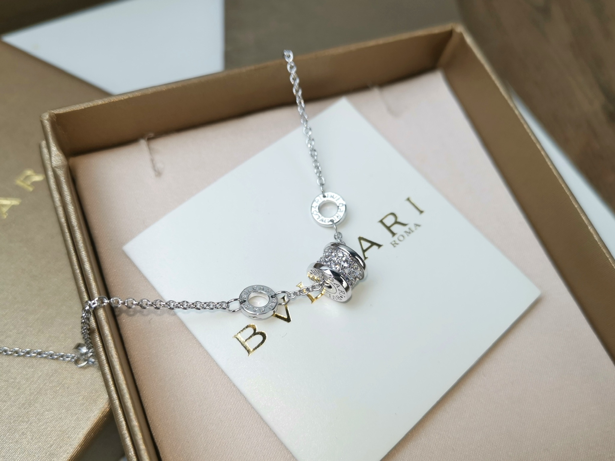 Bvlgari BVLGARI 宝格丽小蛮腰手链 满钻手链#遇见# 所有的美好 从遇见你那天慢慢开始