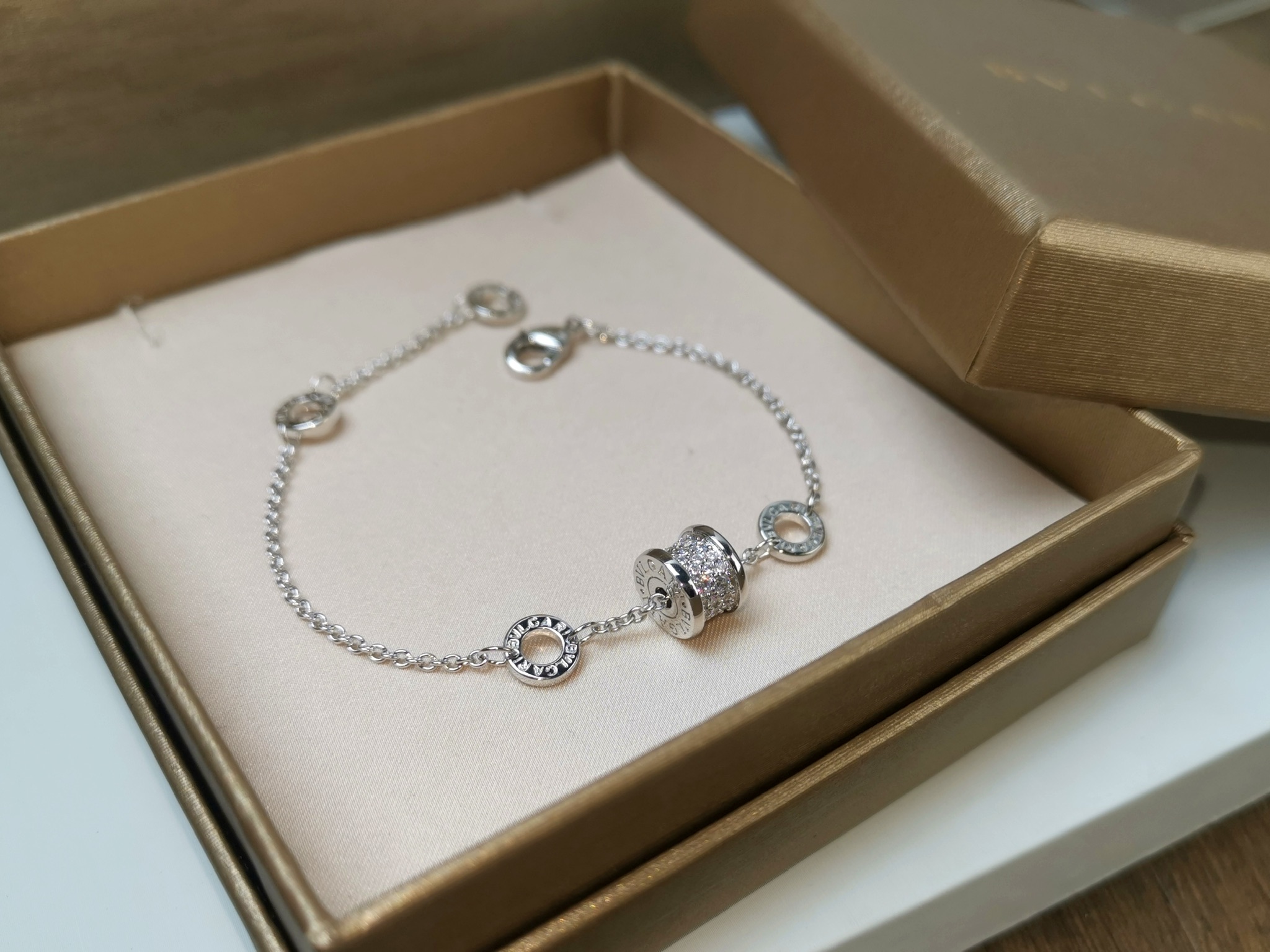 Bvlgari BVLGARI 宝格丽小蛮腰手链 满钻手链#遇见# 所有的美好 从遇见你那天慢慢开始