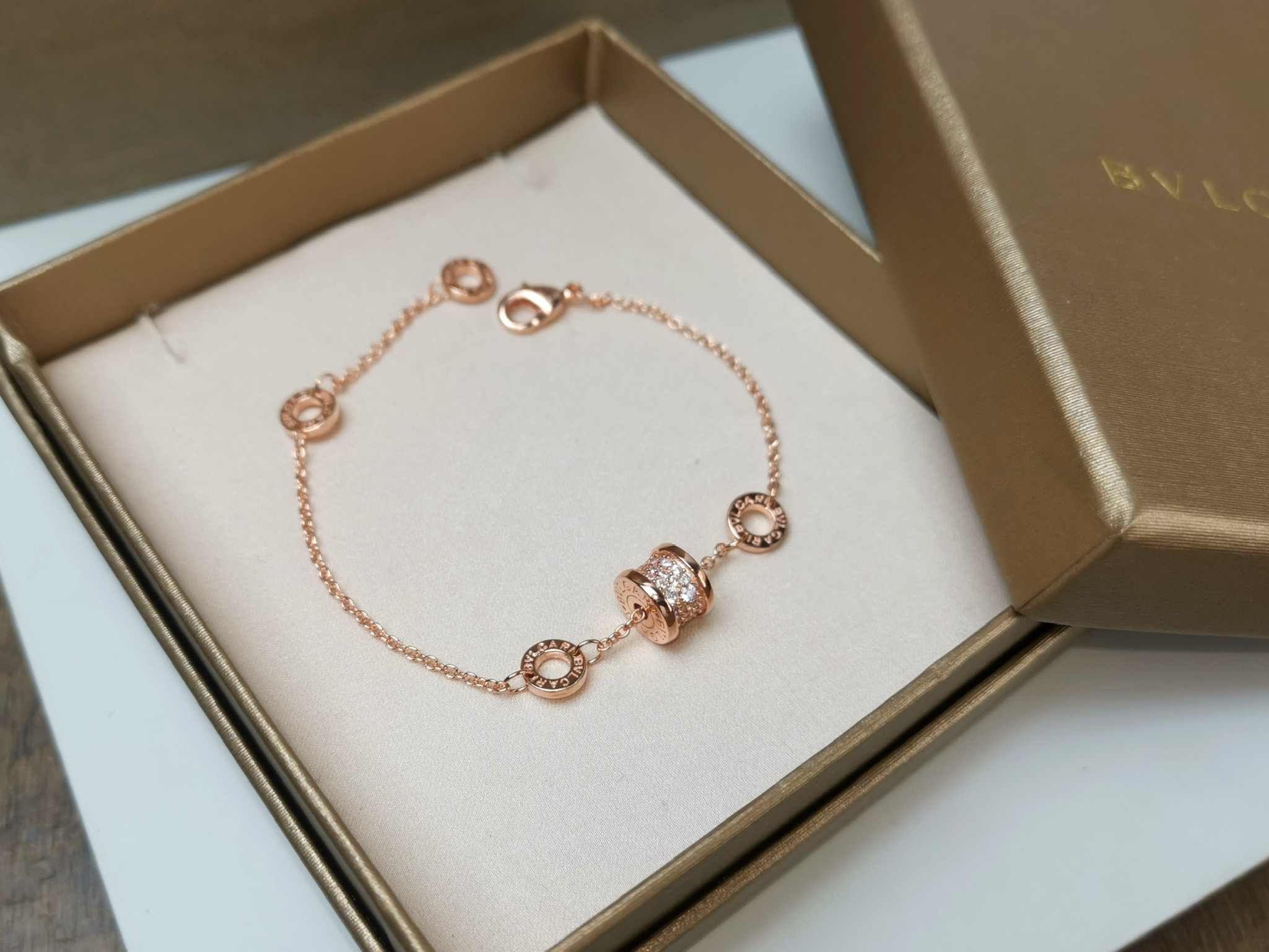 Bvlgari BVLGARI 宝格丽小蛮腰手链 满钻手链#遇见# 所有的美好 从遇见你那天慢慢开始