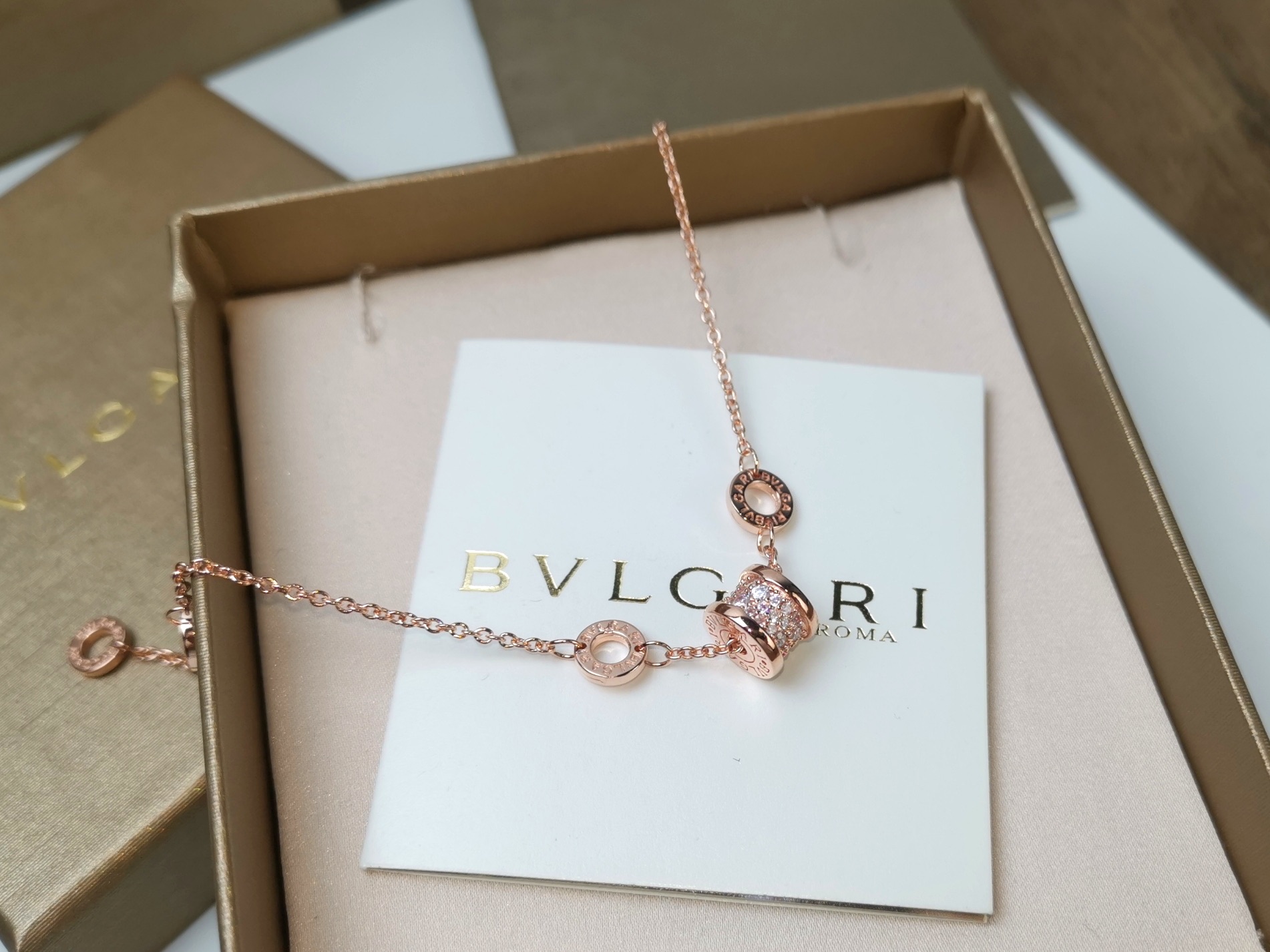 Bvlgari BVLGARI 宝格丽小蛮腰手链 满钻手链#遇见# 所有的美好 从遇见你那天慢慢开始