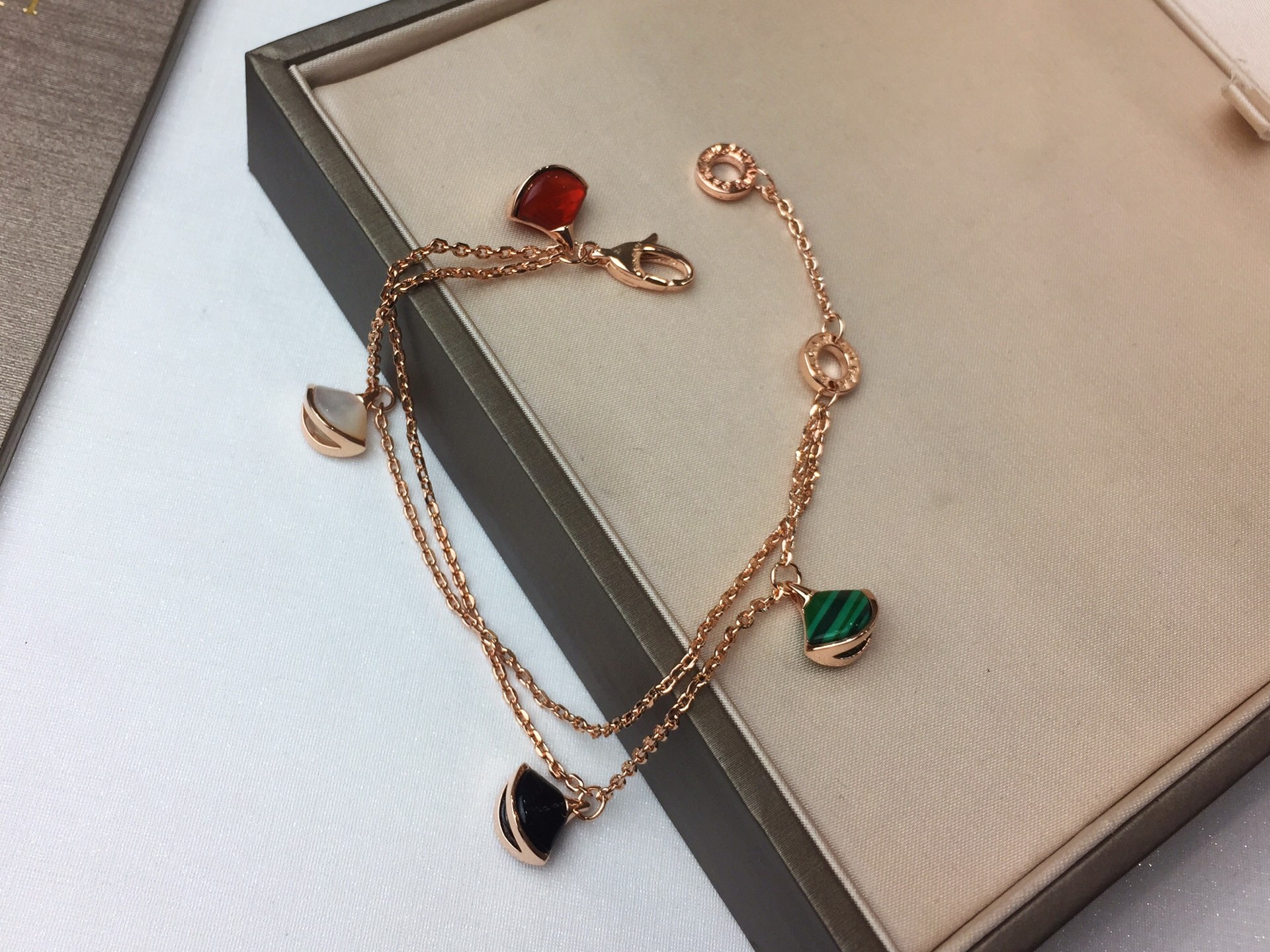 Bvlgari 四色彩裙手链 BVLGARI宝格丽DIVAS
