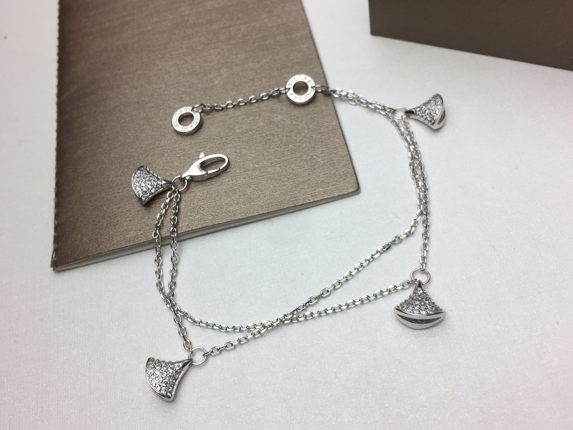Bvlgari BVLGARI 宝格丽满钻四裙子手链