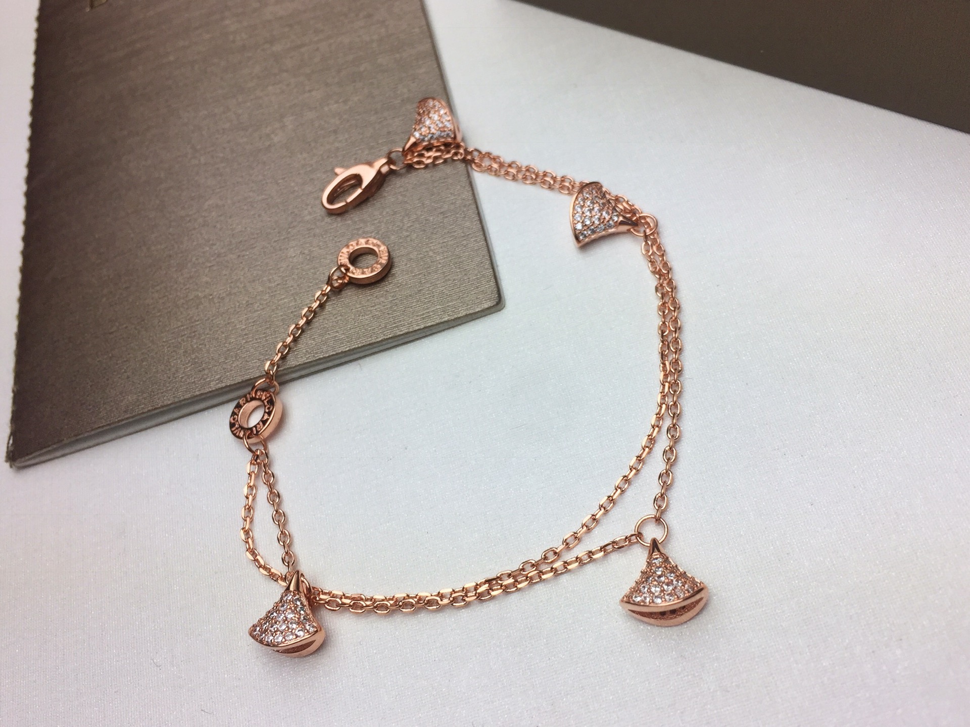 Bvlgari BVLGARI 宝格丽满钻四裙子手链