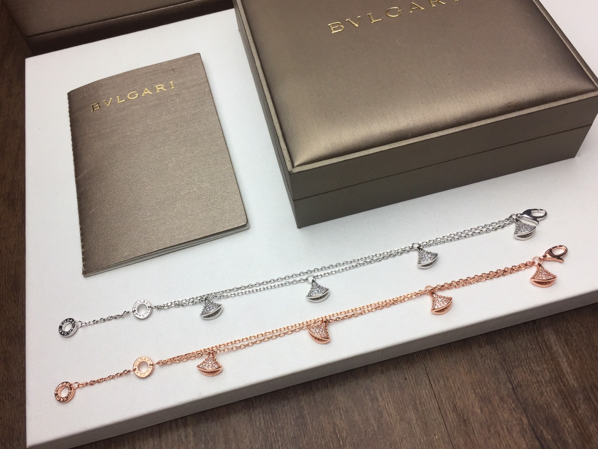 Bvlgari BVLGARI 宝格丽满钻四裙子手链