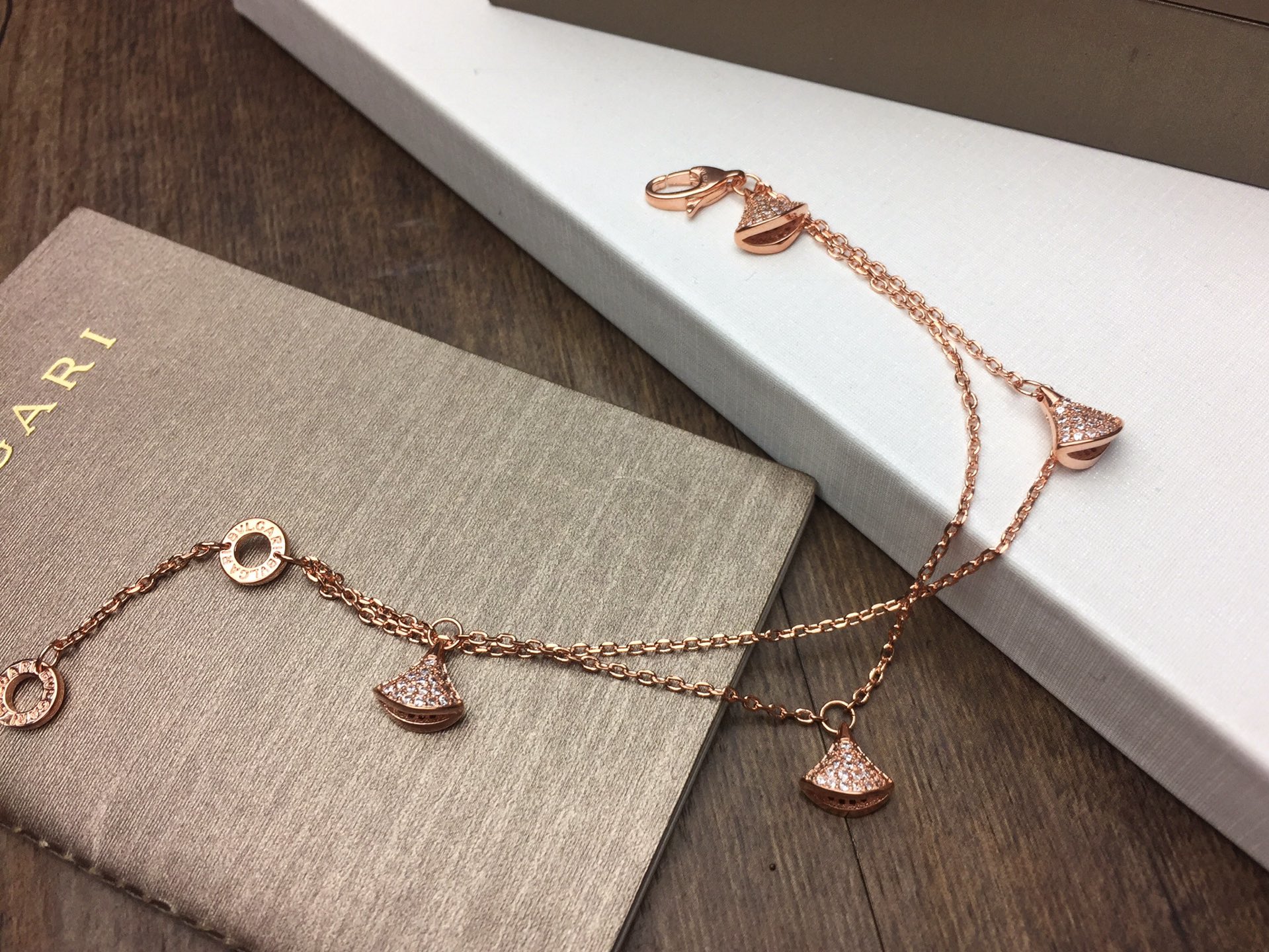 Bvlgari BVLGARI 宝格丽满钻四裙子手链