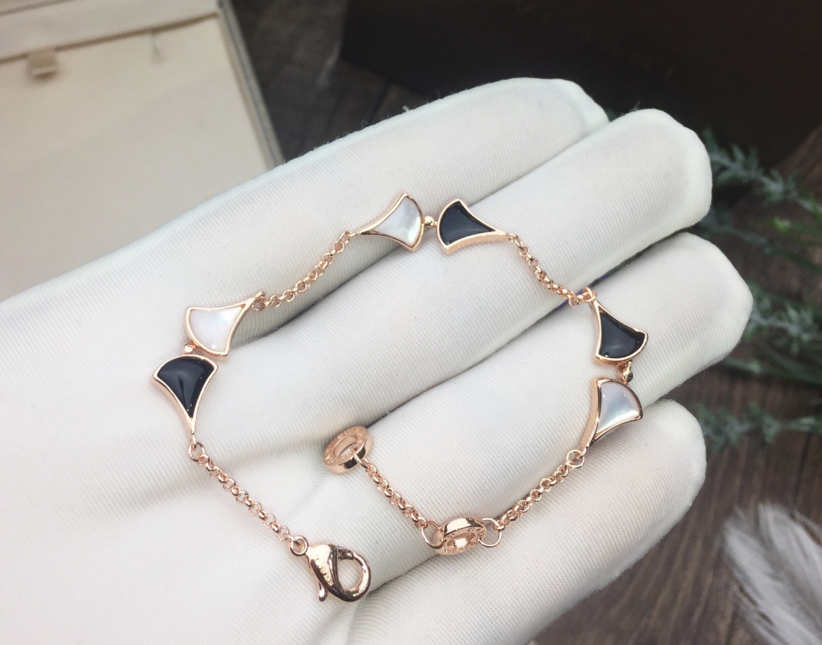 Bvlgari BVLGARI宝格丽黑玛瑙白贝母扇形手链