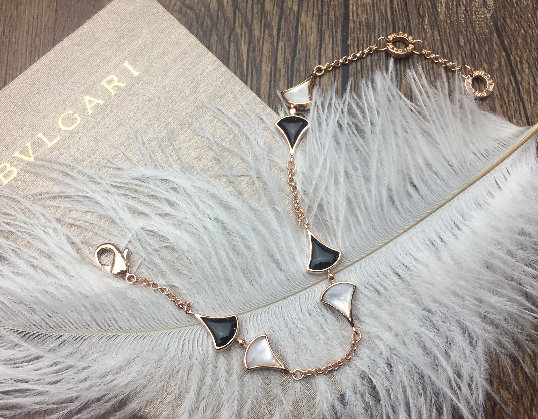 Bvlgari BVLGARI宝格丽黑玛瑙白贝母扇形手链