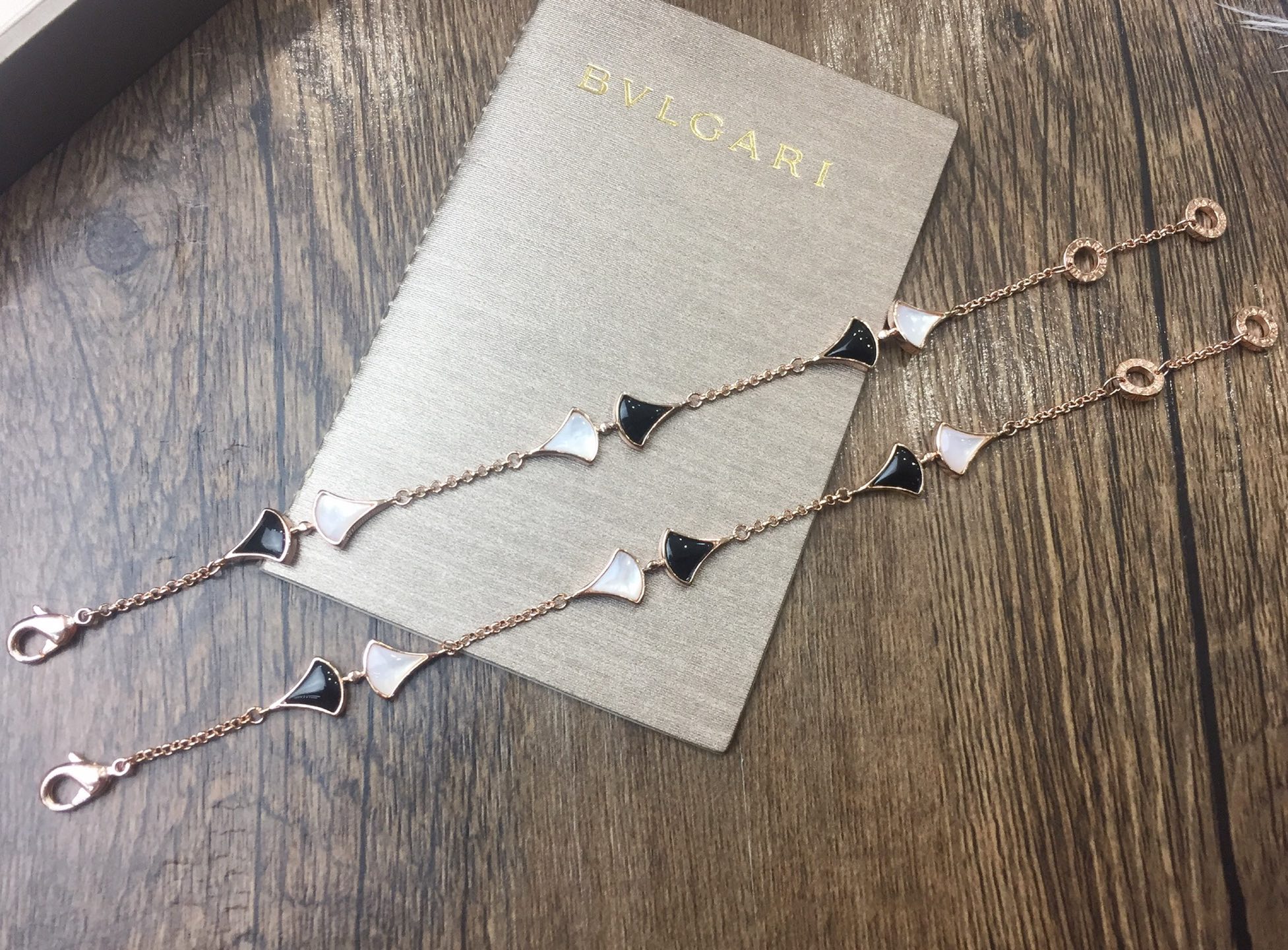 Bvlgari BVLGARI宝格丽黑玛瑙白贝母扇形手链