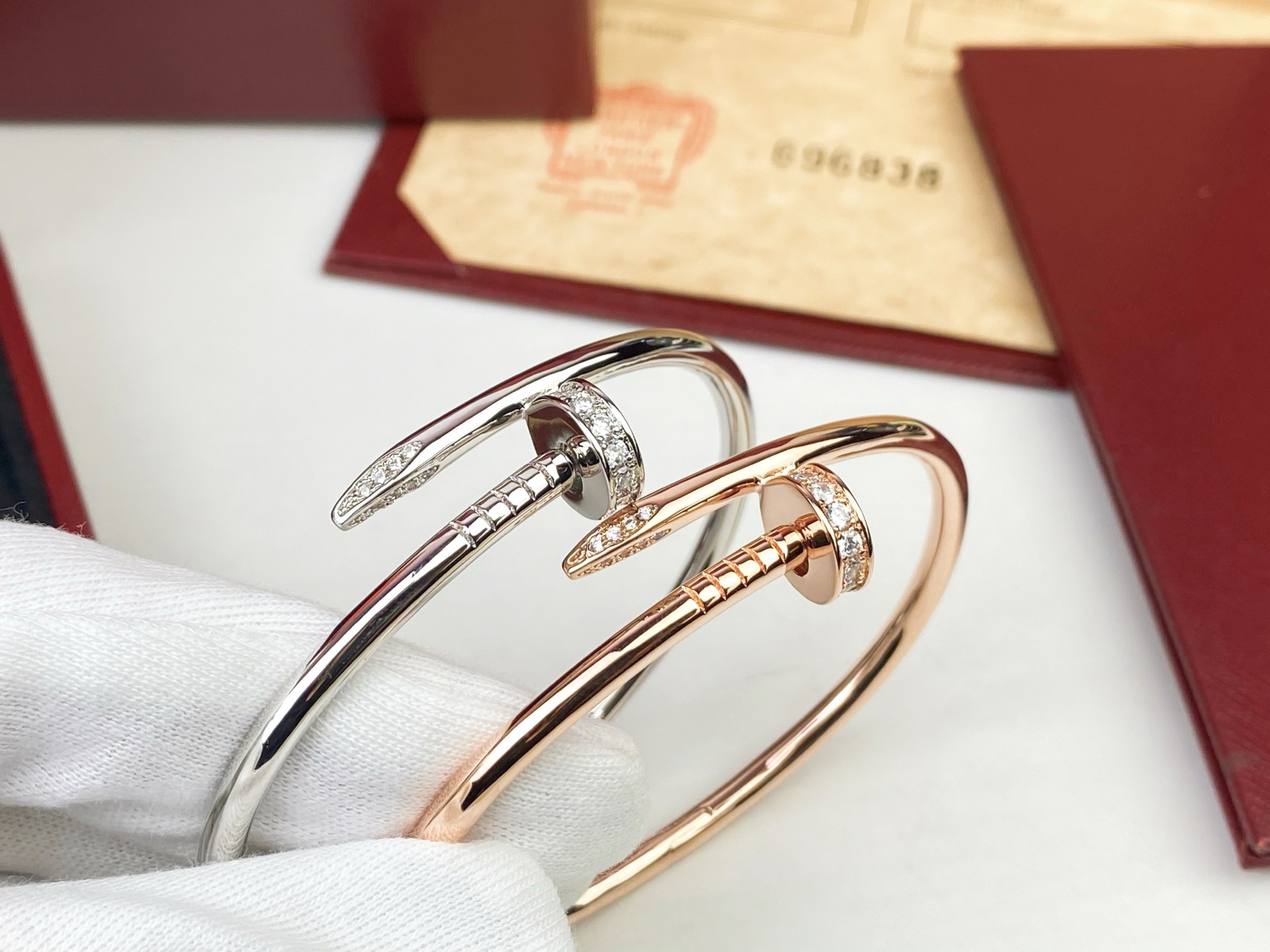 Cartier Cartier 卡地亚头尾镶钻钉子手镯