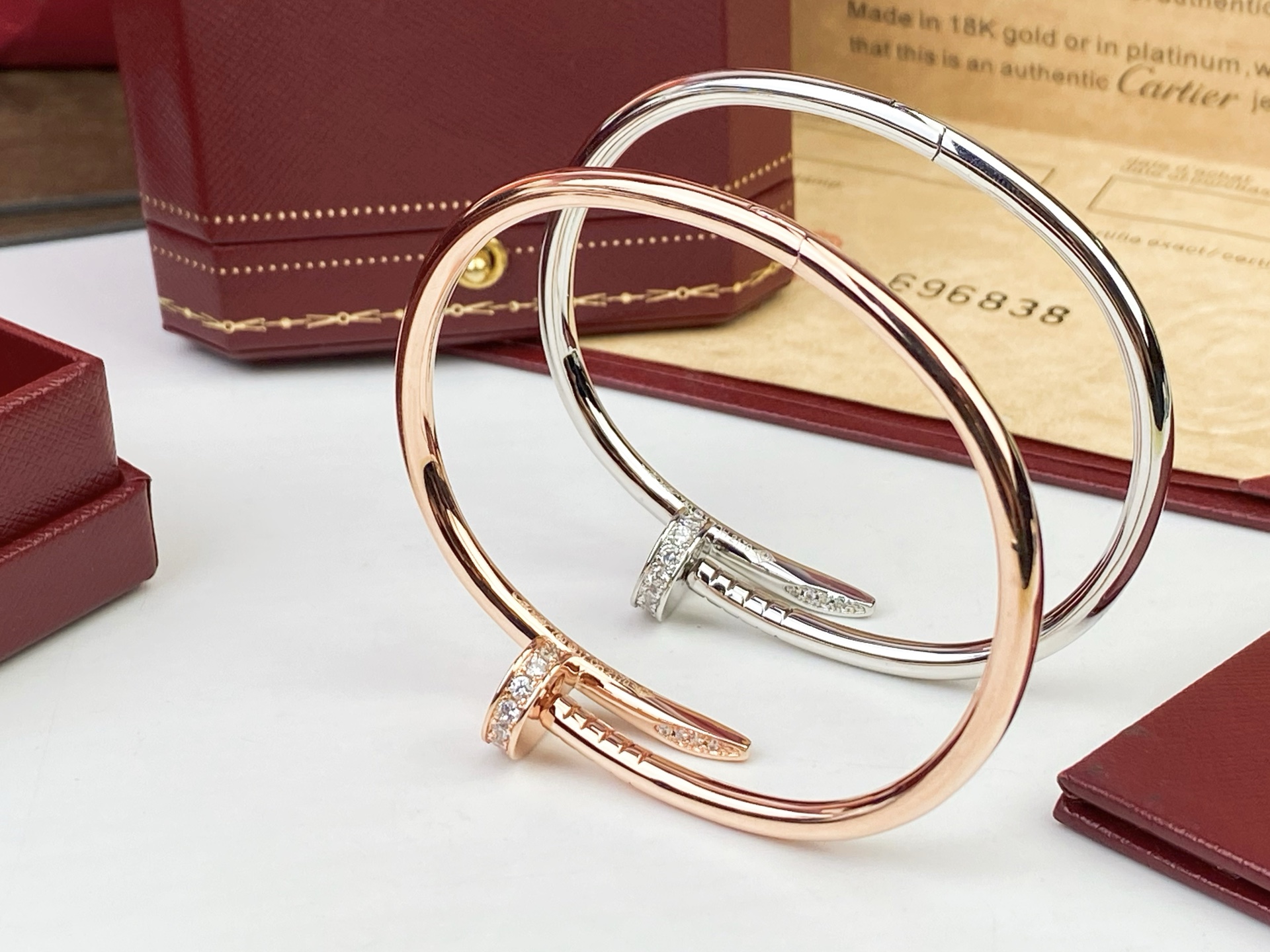 Cartier Cartier 卡地亚头尾镶钻钉子手镯