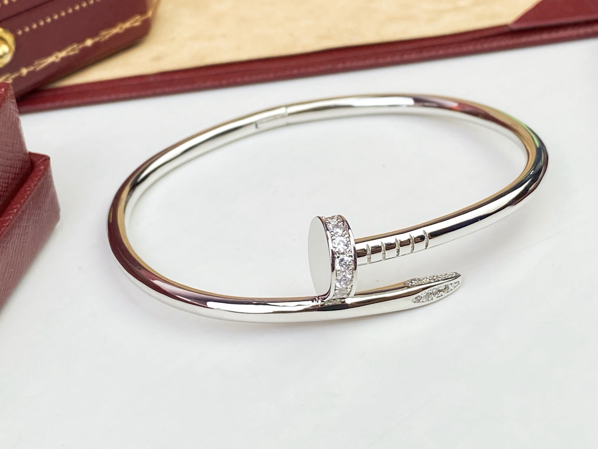 Cartier Cartier 卡地亚头尾镶钻钉子手镯