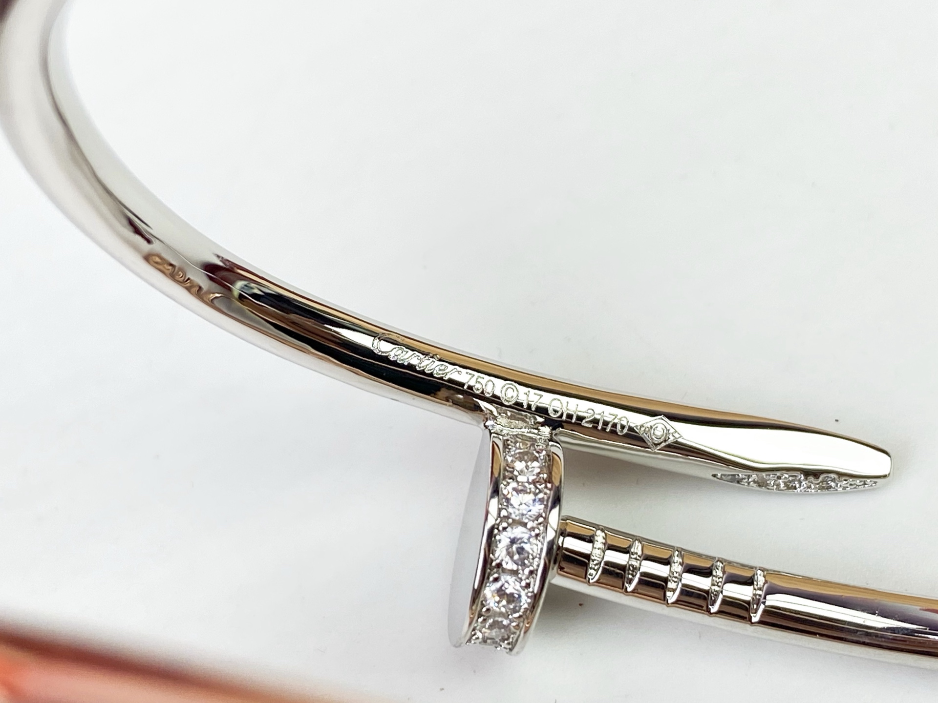 Cartier Cartier 卡地亚头尾镶钻钉子手镯