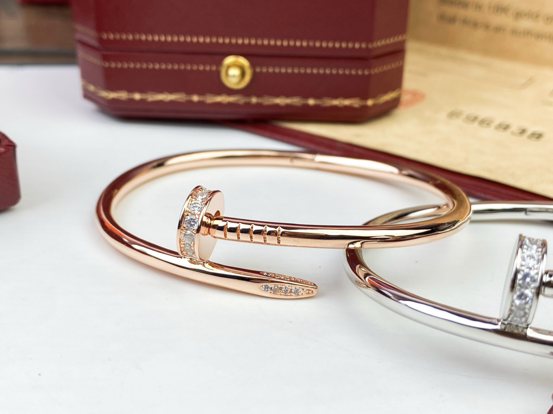 Cartier Cartier 卡地亚头尾镶钻钉子手镯