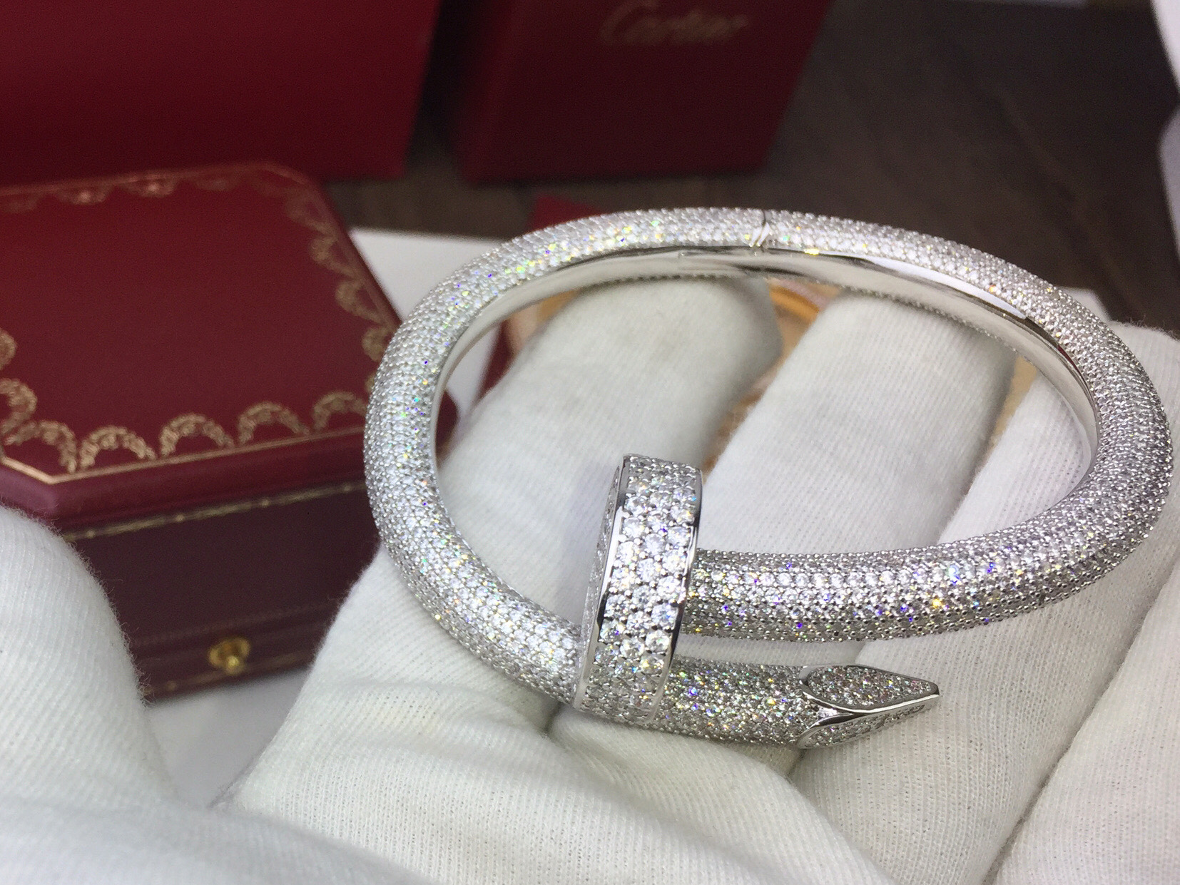 Cartier 豪华厚版Cartier 卡地亚满钻钉子手镯