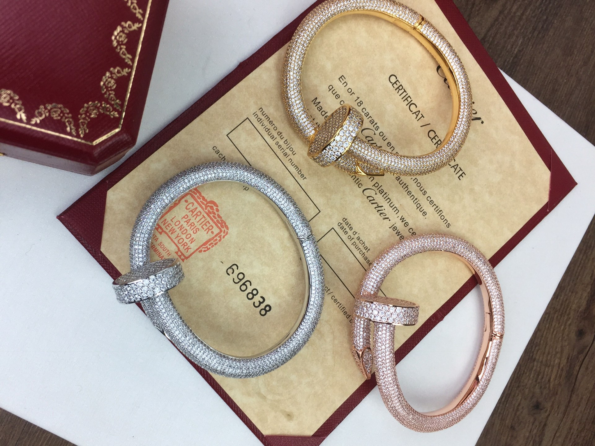 Cartier 豪华厚版Cartier 卡地亚满钻钉子手镯