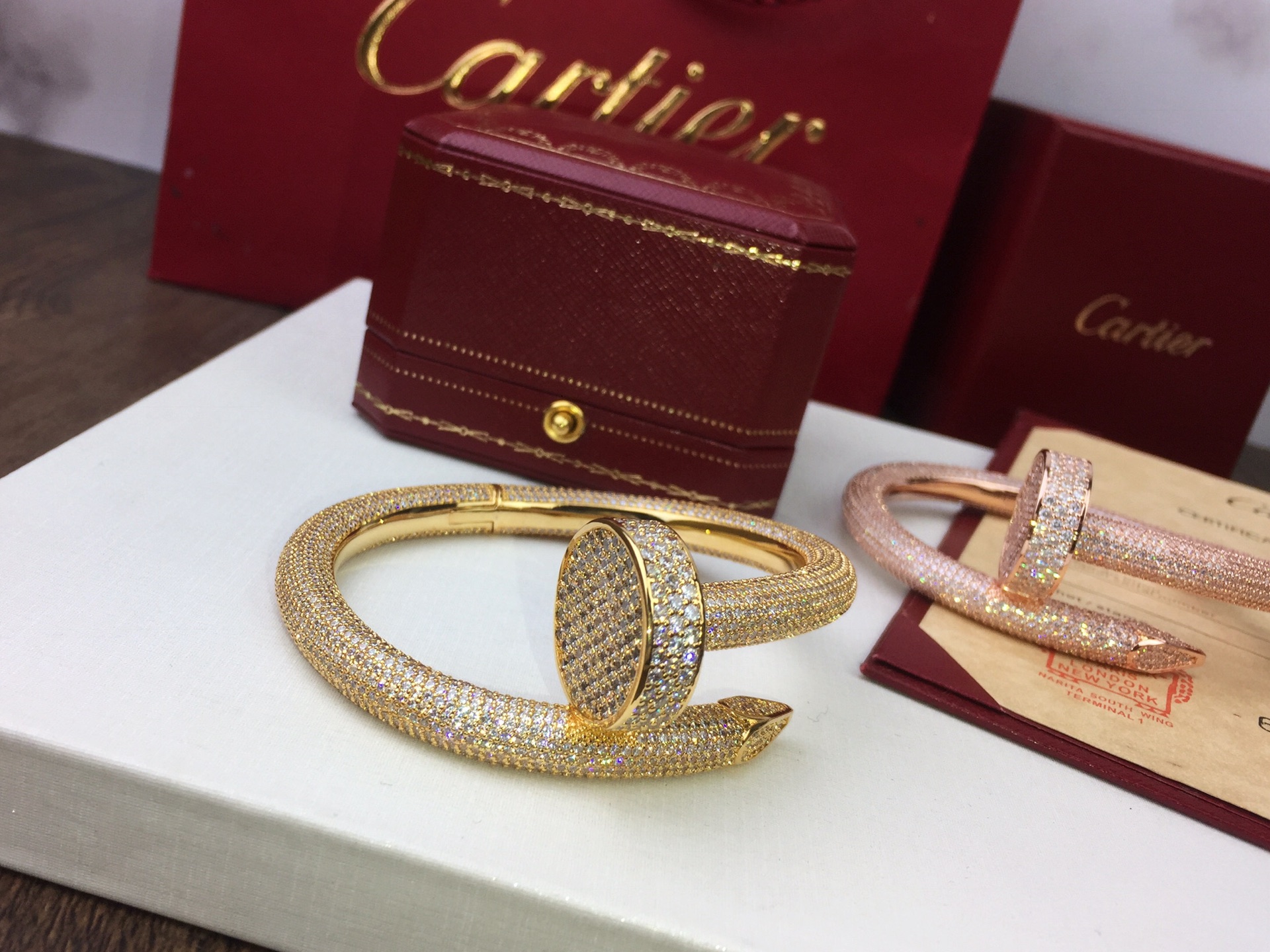 Cartier 豪华厚版Cartier 卡地亚满钻钉子手镯