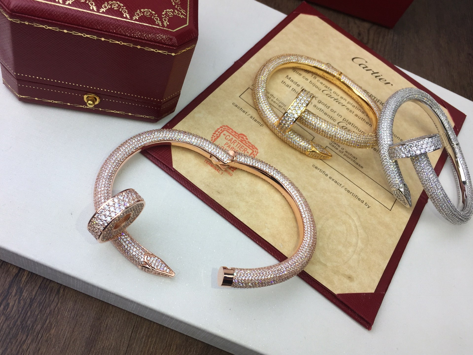 Cartier 豪华厚版Cartier 卡地亚满钻钉子手镯