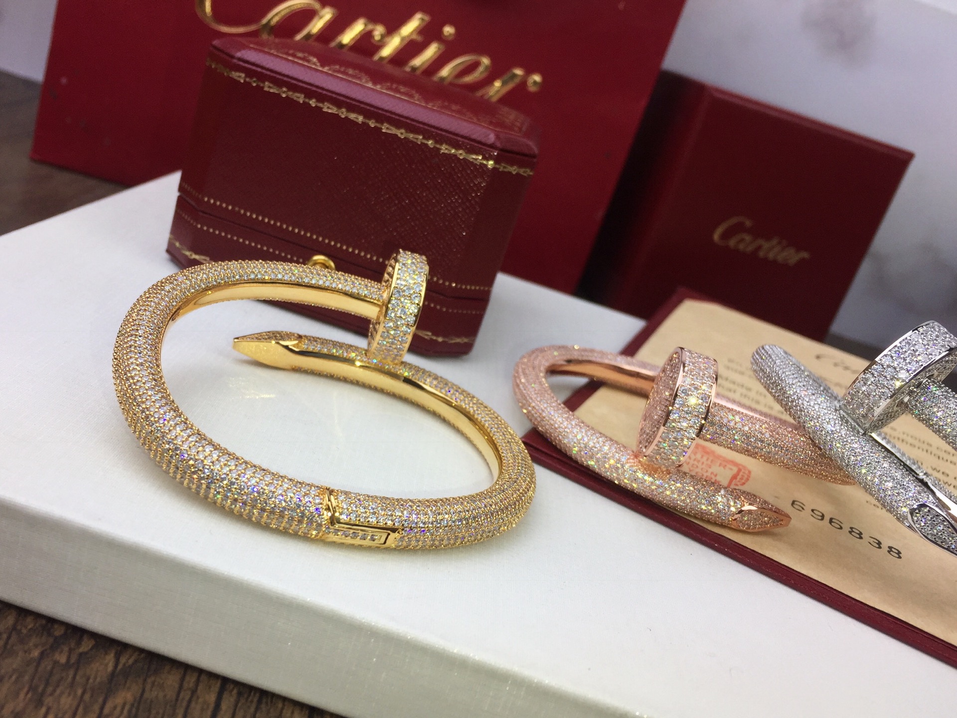 Cartier 豪华厚版Cartier 卡地亚满钻钉子手镯