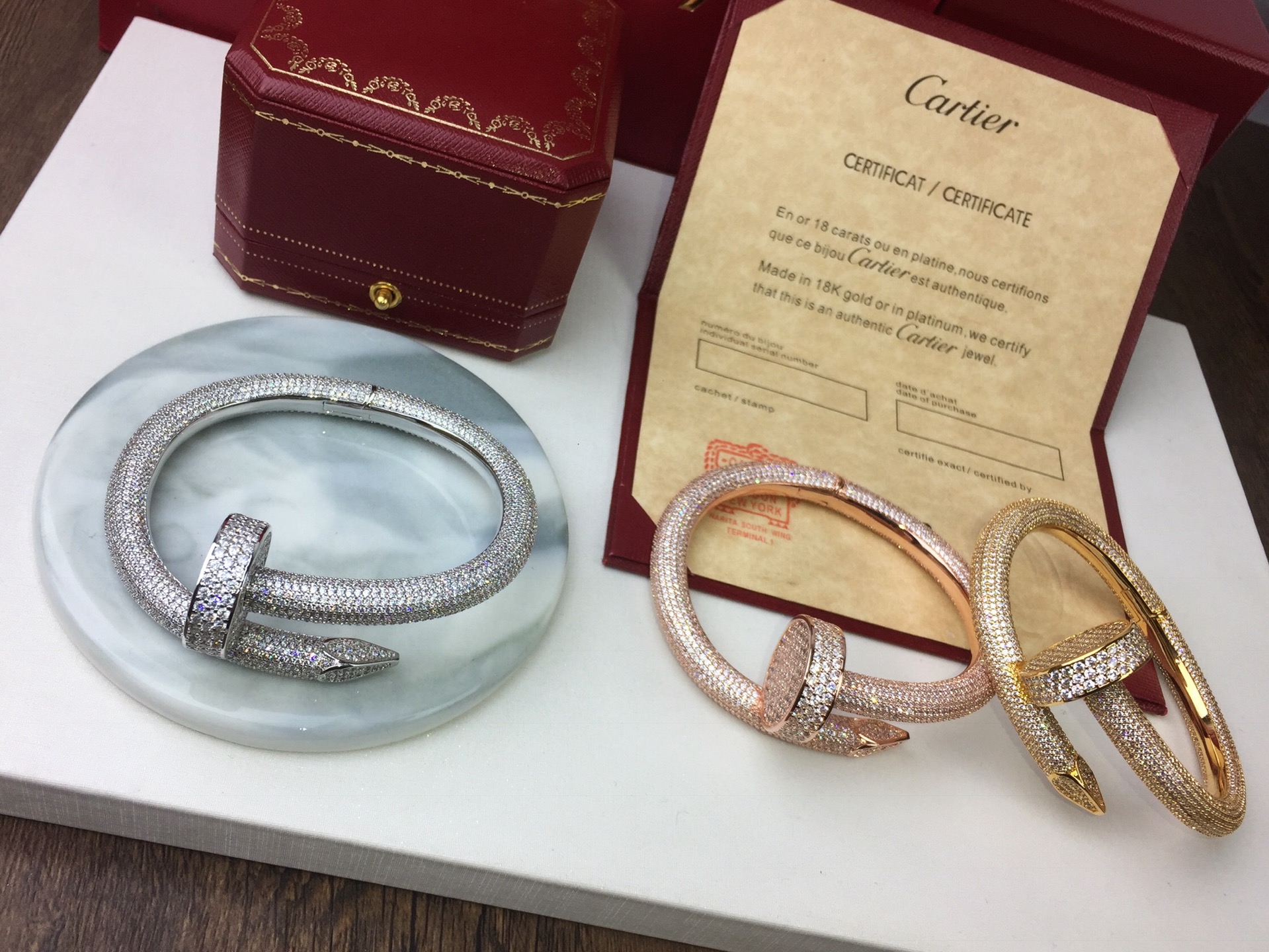 Cartier 豪华厚版Cartier 卡地亚满钻钉子手镯